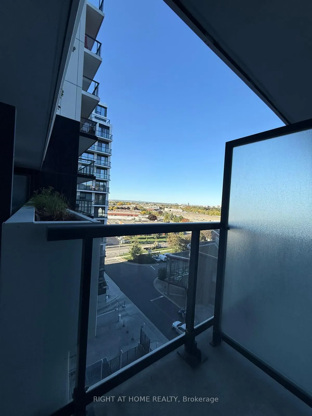 1100 Sheppard Avenue W #905
