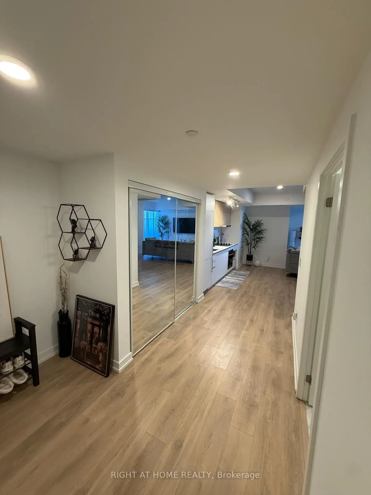 1100 Sheppard Avenue W #905