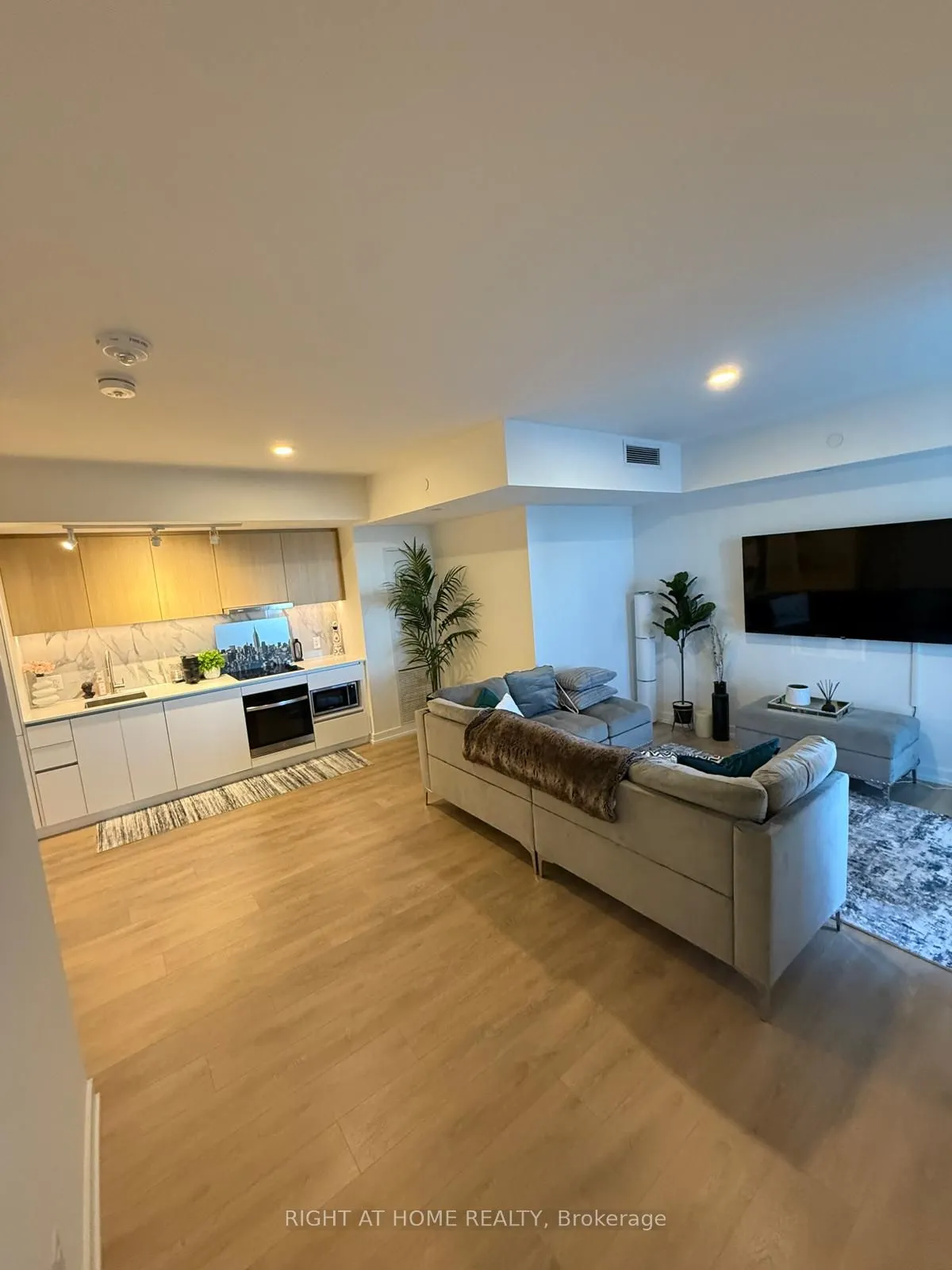 1100 Sheppard Avenue W #905