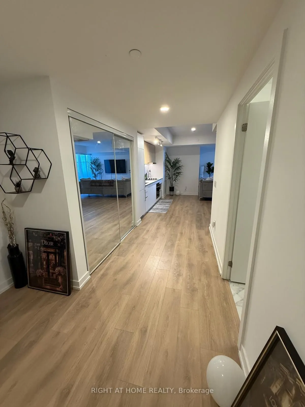 1100 Sheppard Avenue W #905