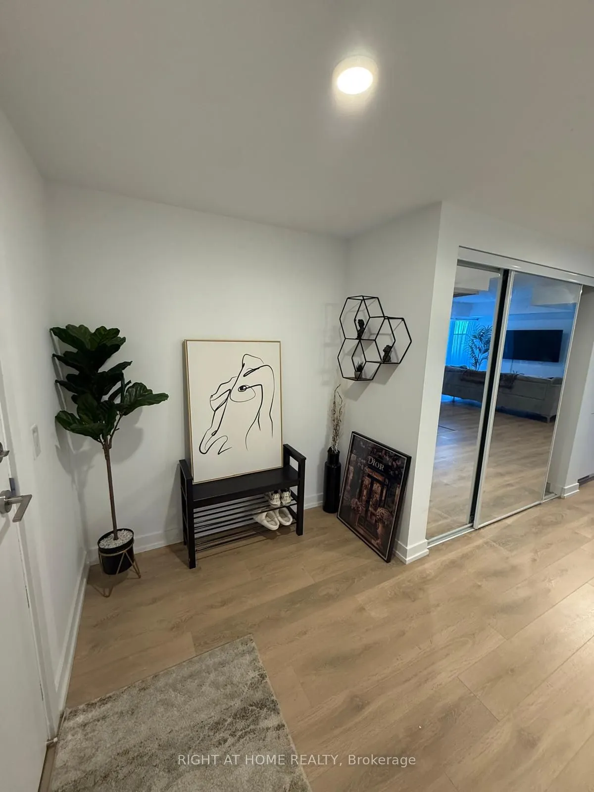 1100 Sheppard Avenue W #905
