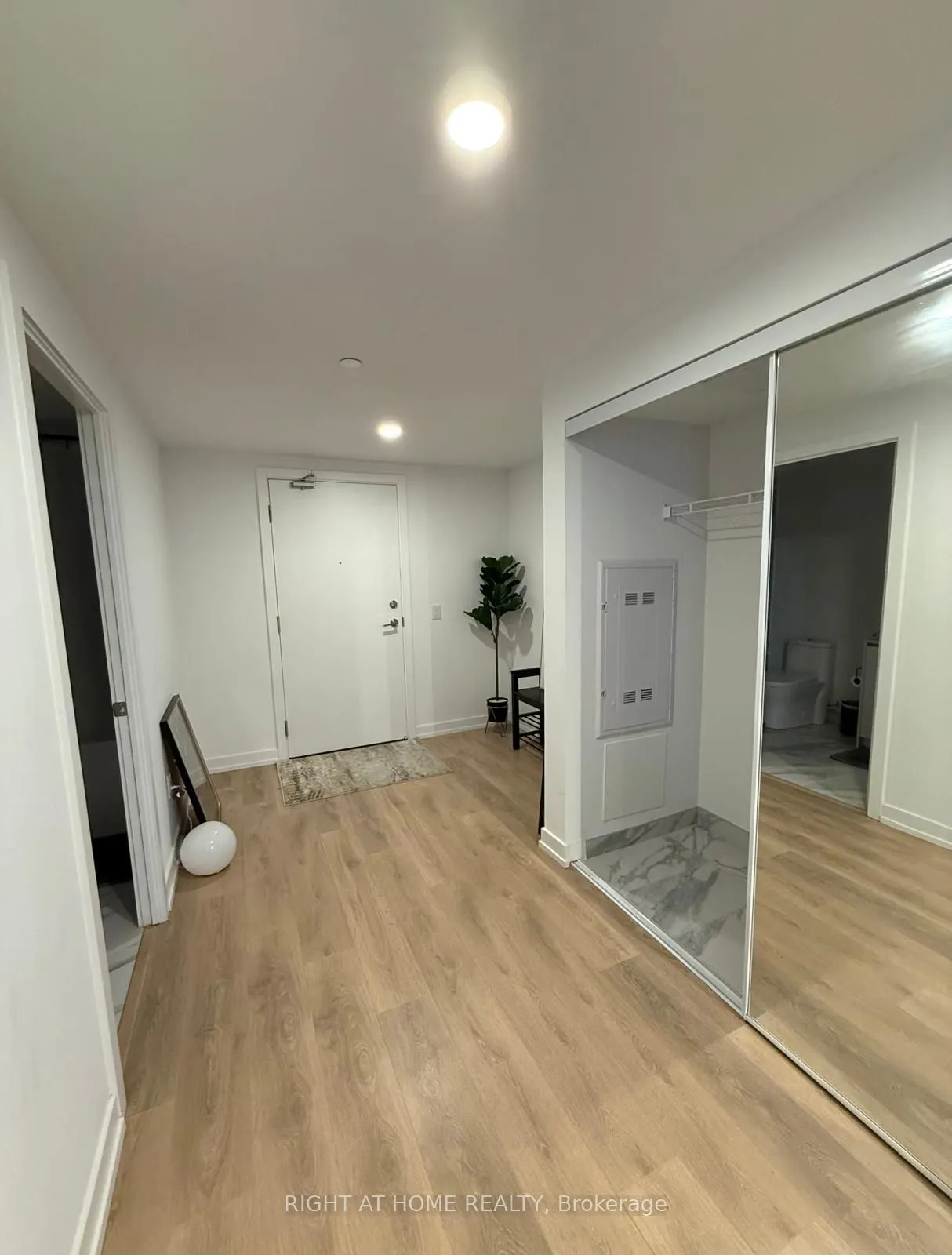 1100 Sheppard Avenue W #905