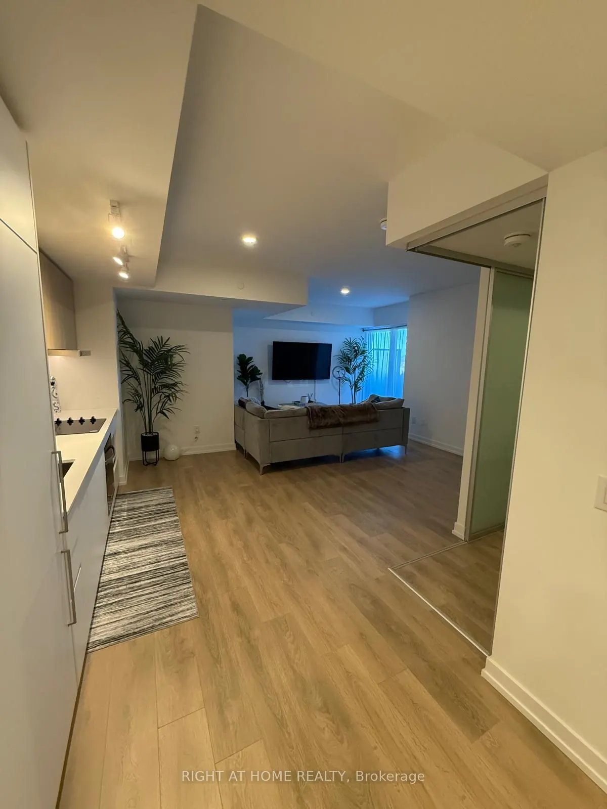 1100 Sheppard Avenue W #905