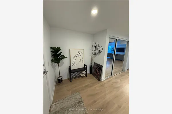 1100 Sheppard Avenue W #905