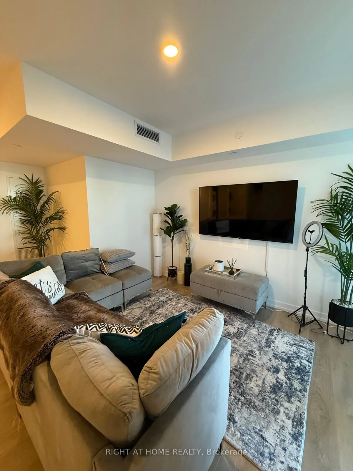 1100 Sheppard Avenue W #905