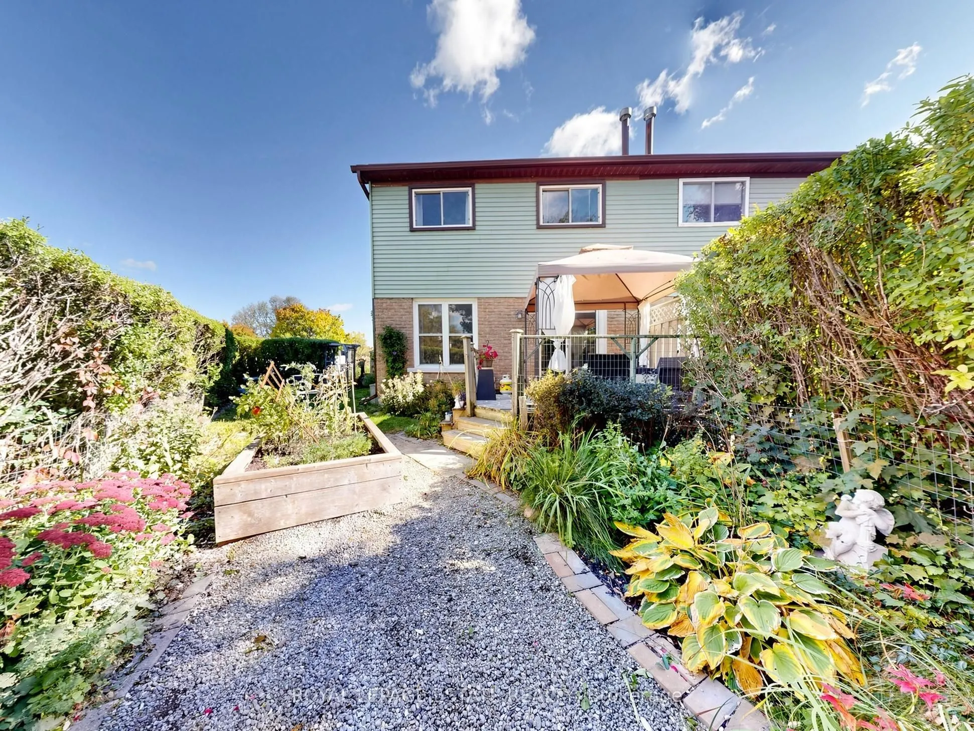 38 Burbank Crescent