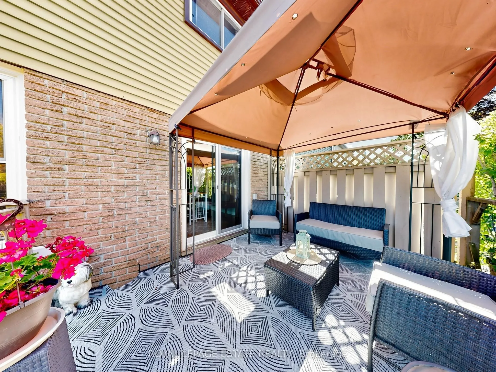 38 Burbank Crescent