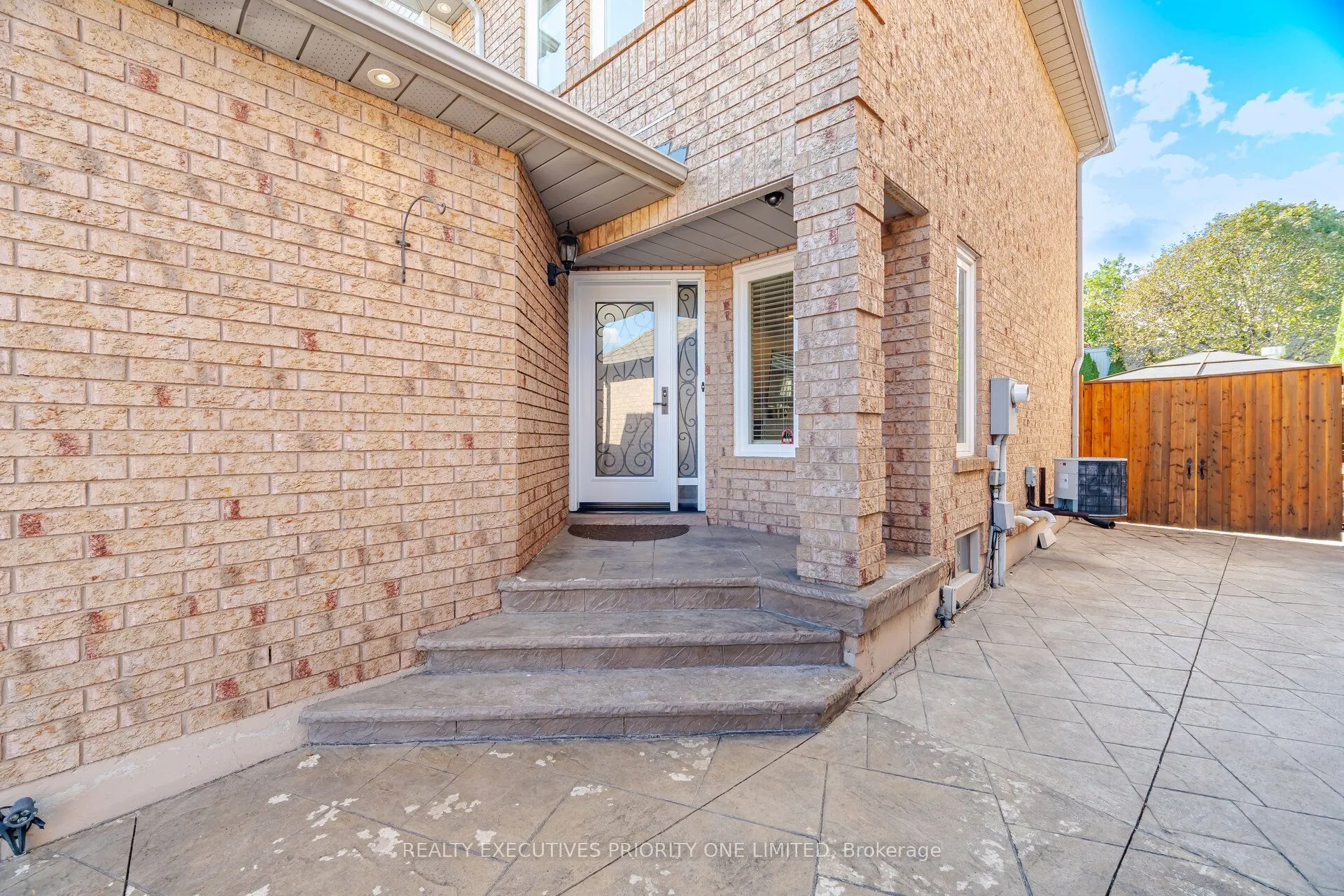 8 Waterbury Street