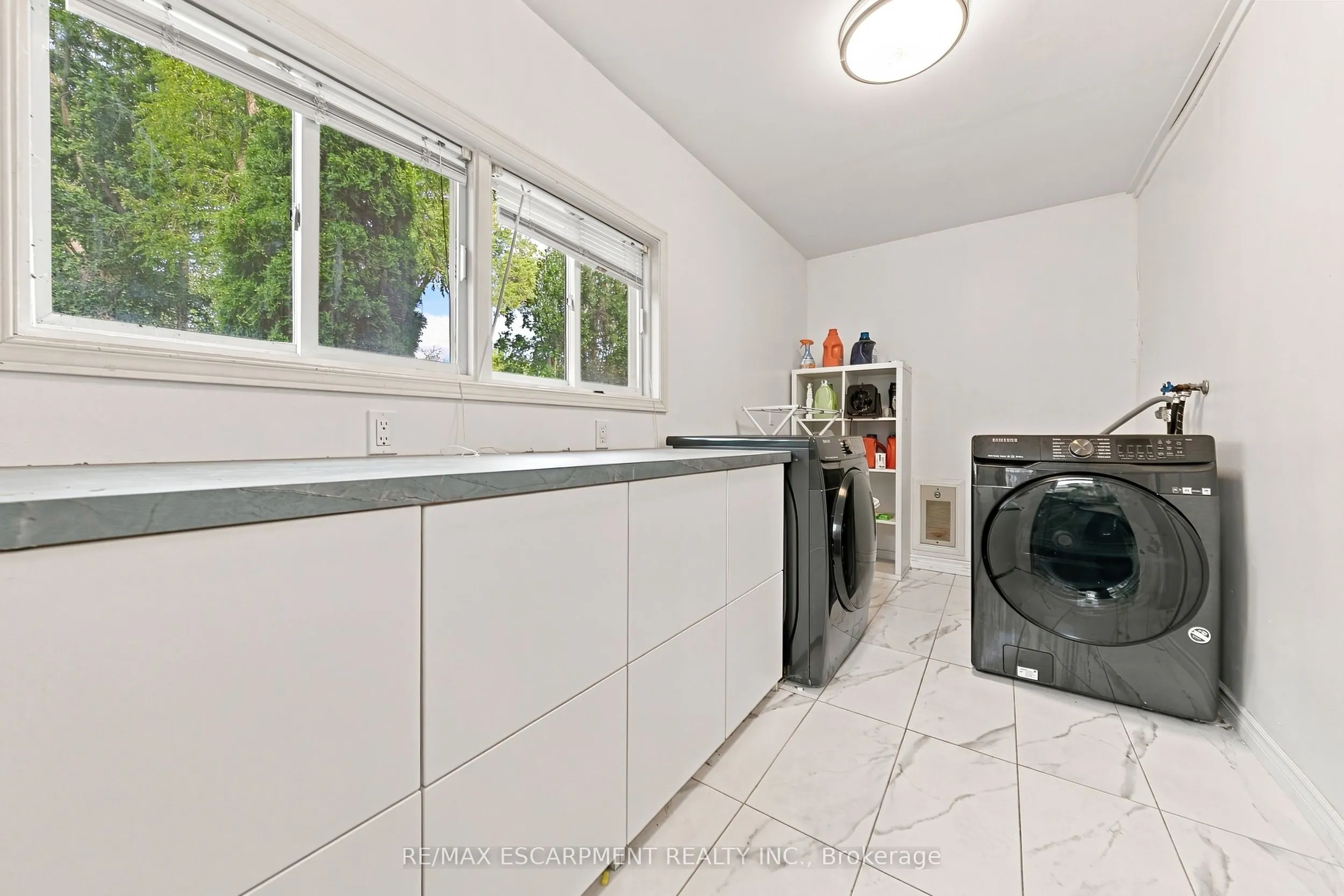 2177 Lakeshore Road