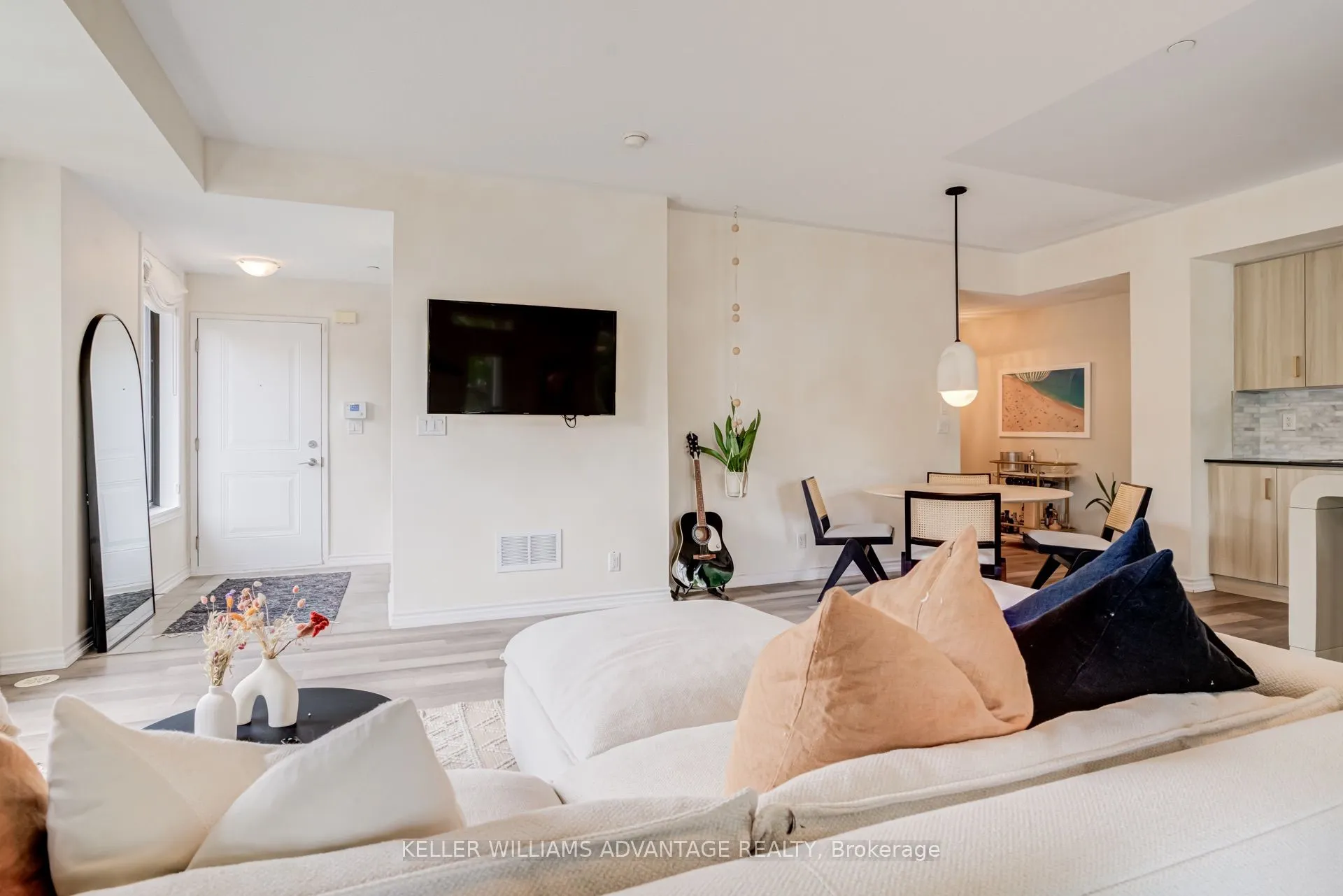 10 Carnation Avenue #4
