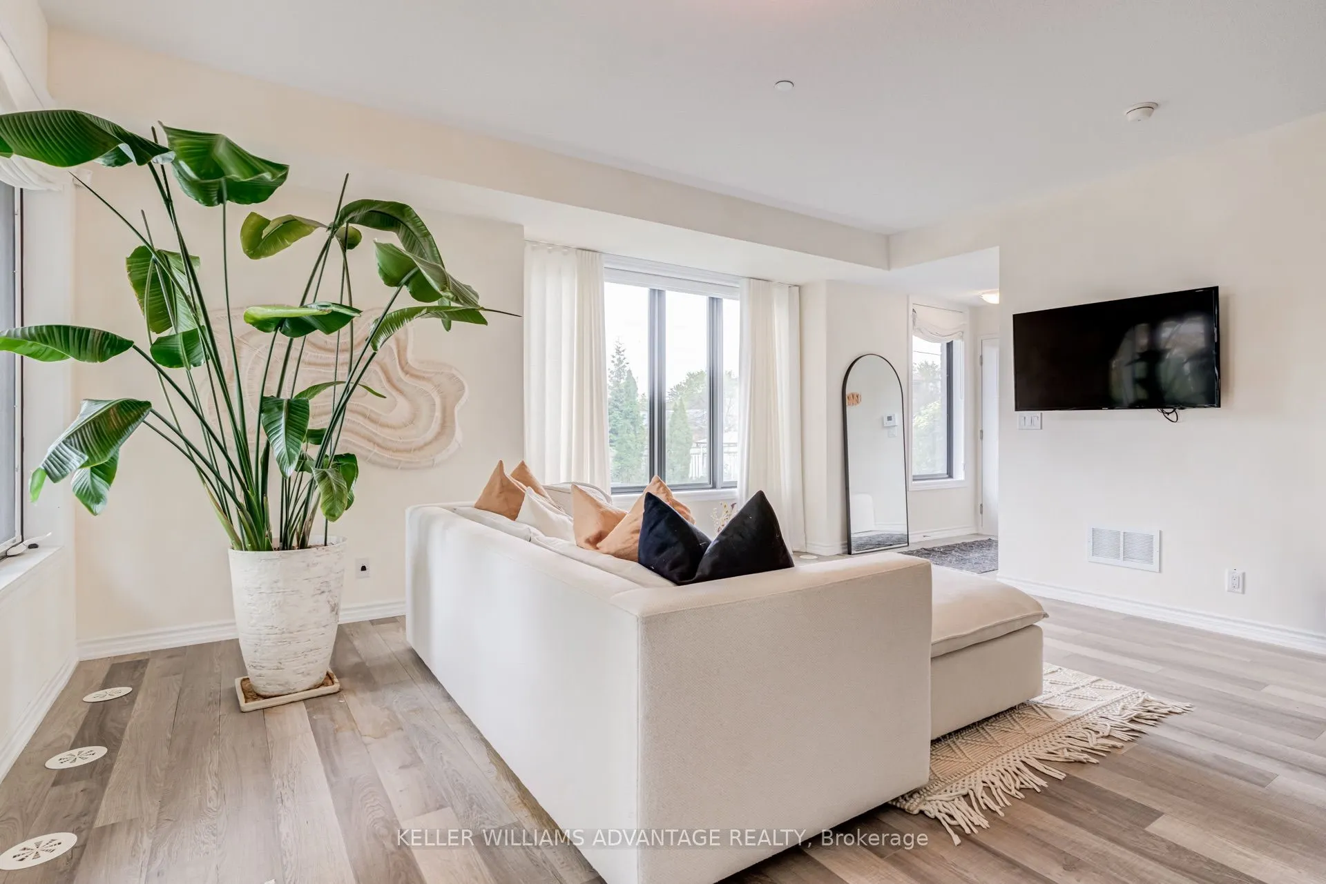 10 Carnation Avenue #4