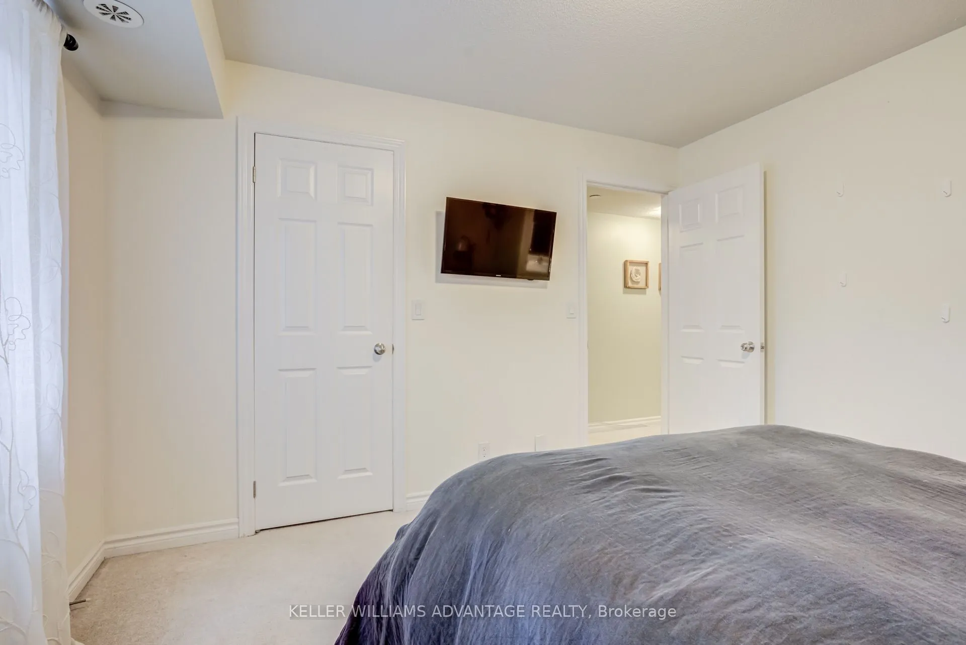 10 Carnation Avenue #4