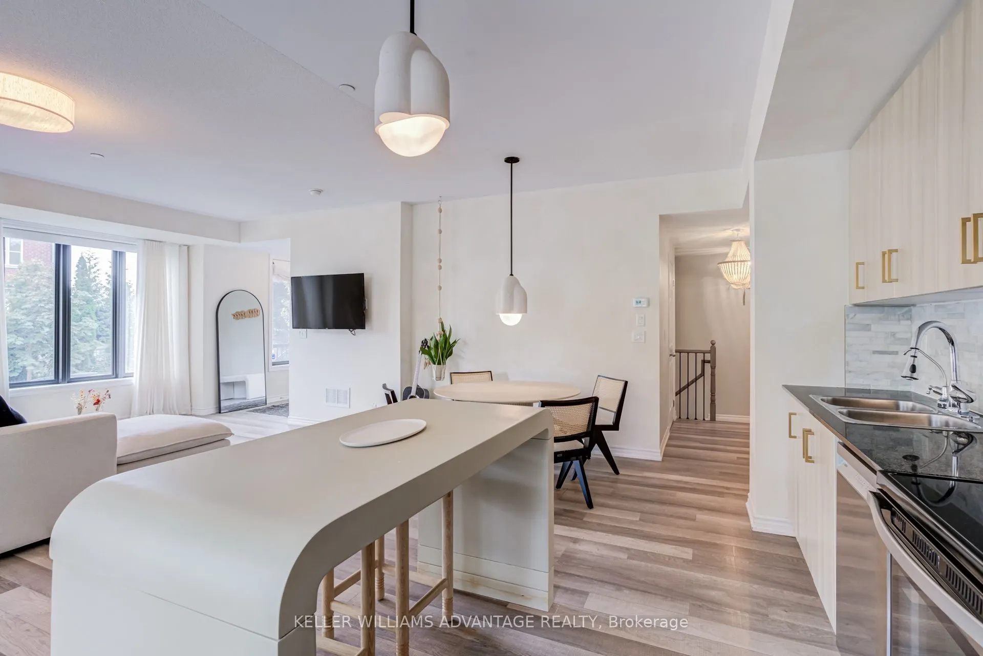 10 Carnation Avenue #4