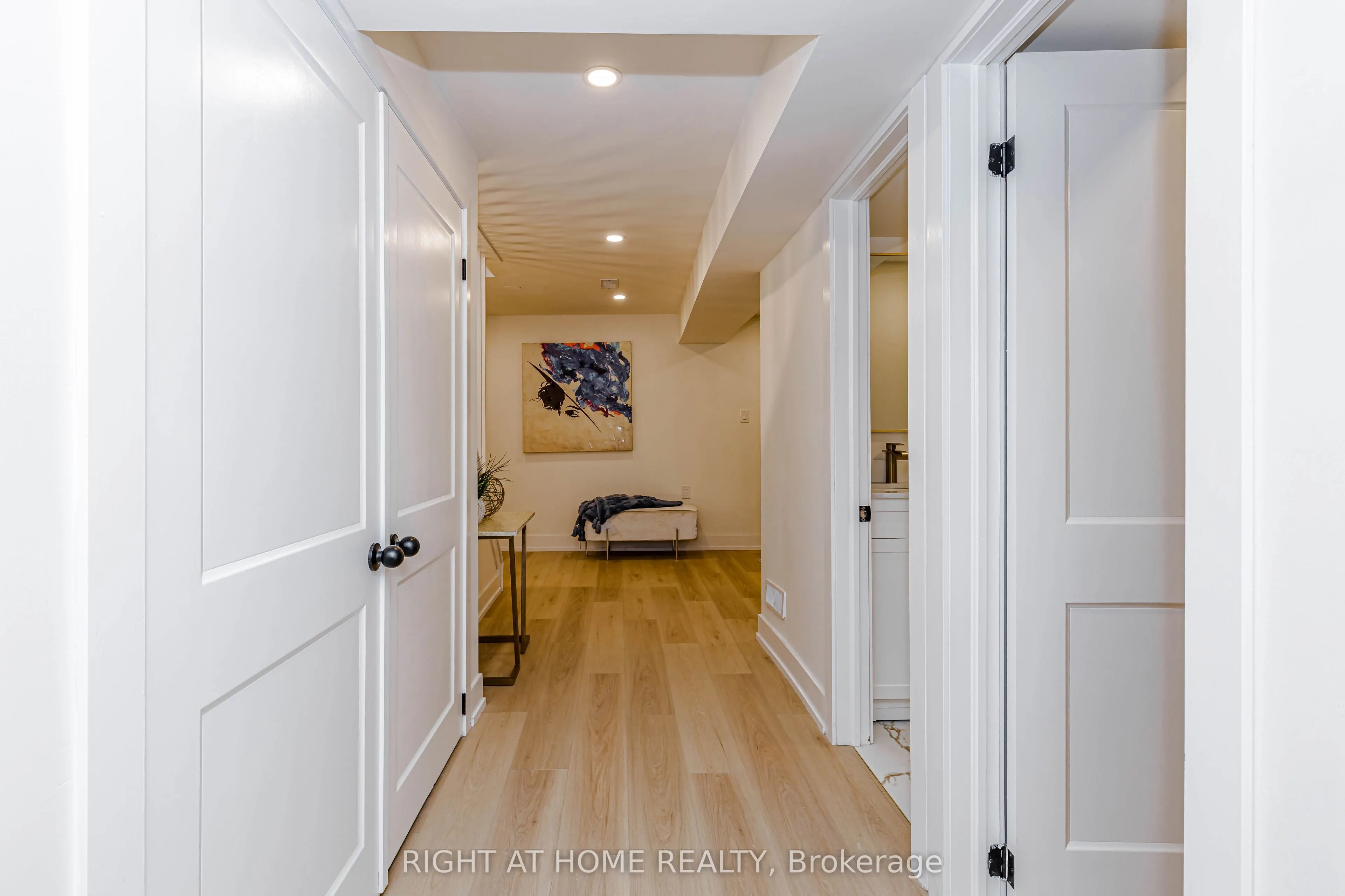 8 Hazelglen Court