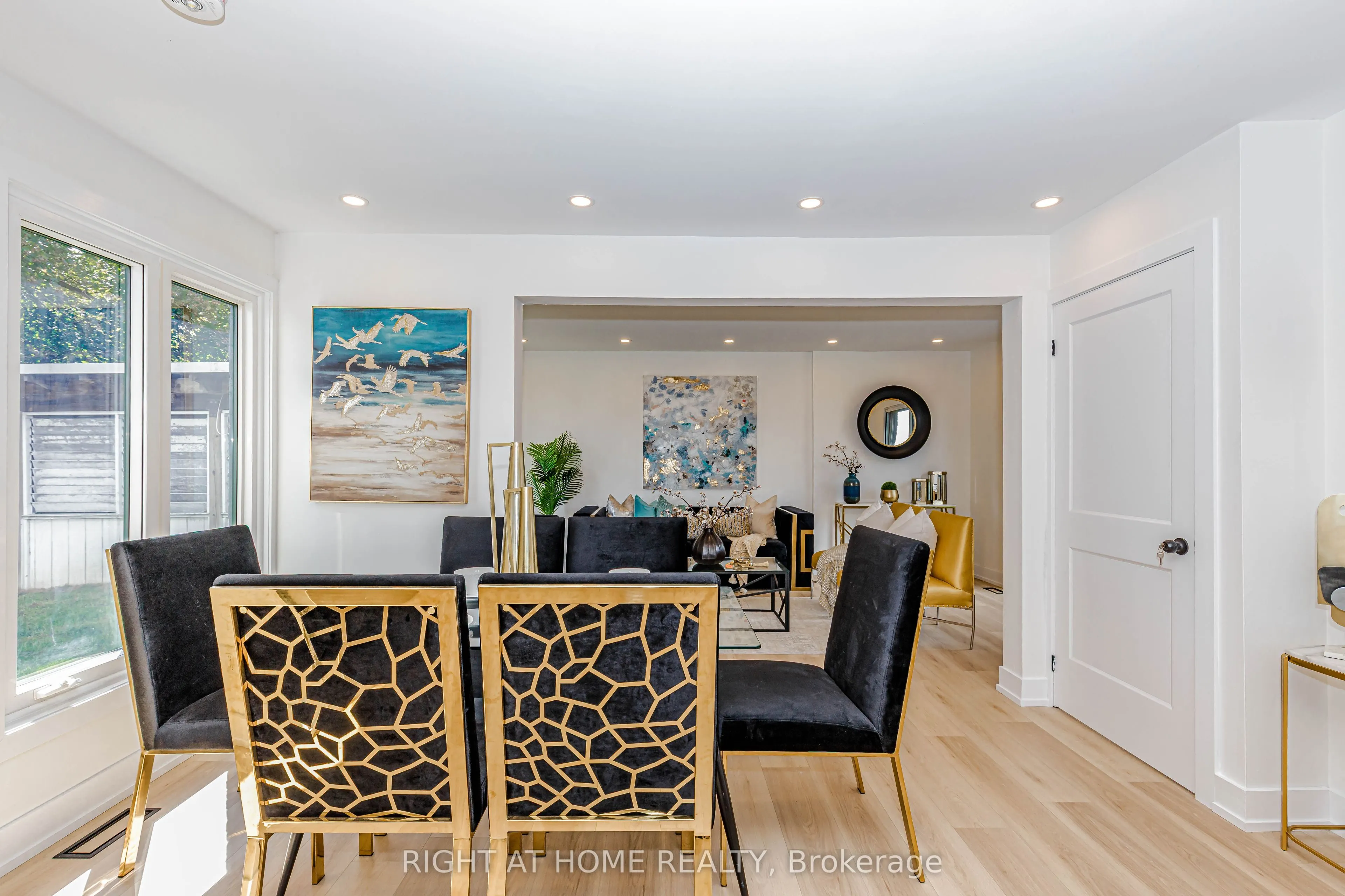 8 Hazelglen Court