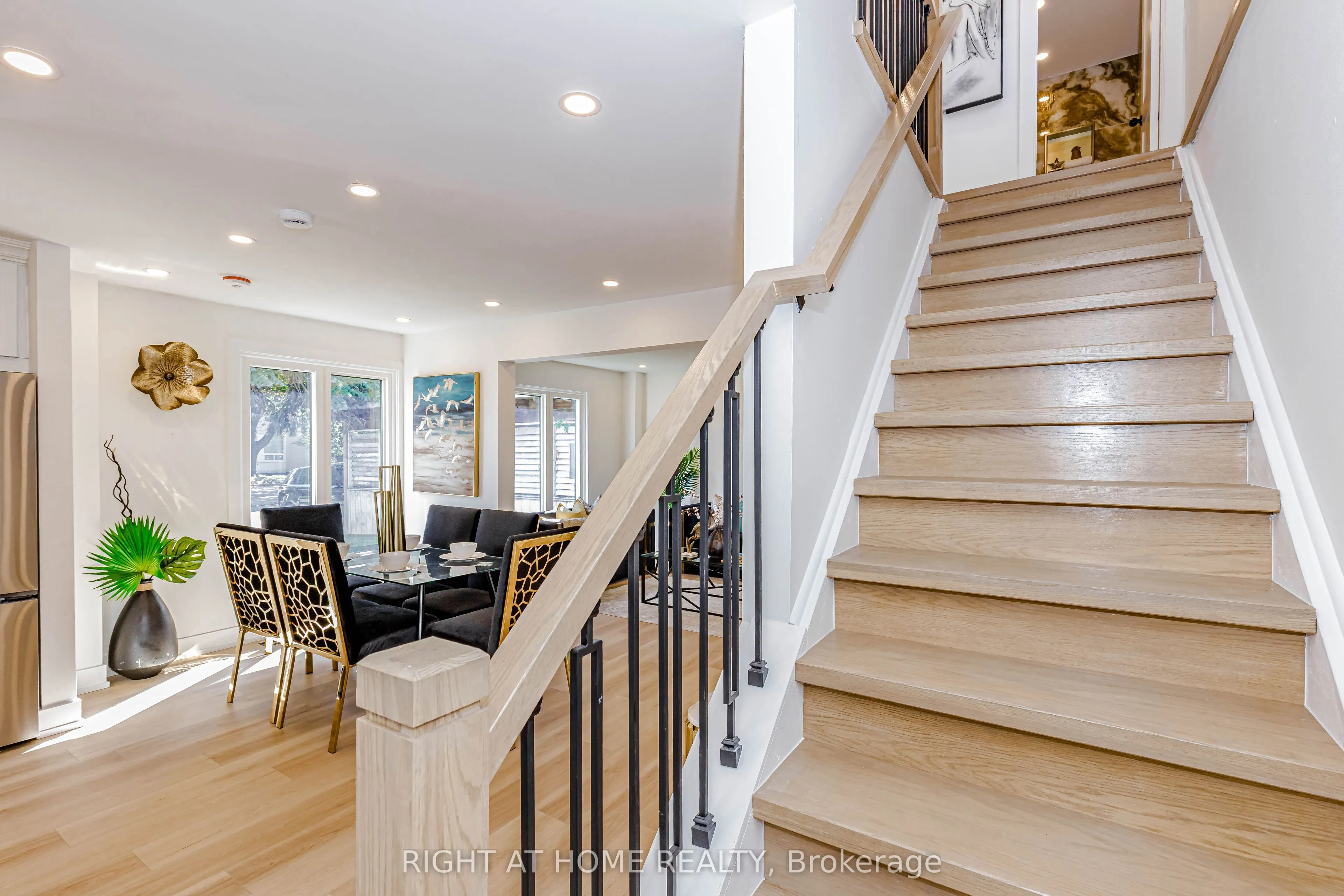 8 Hazelglen Court