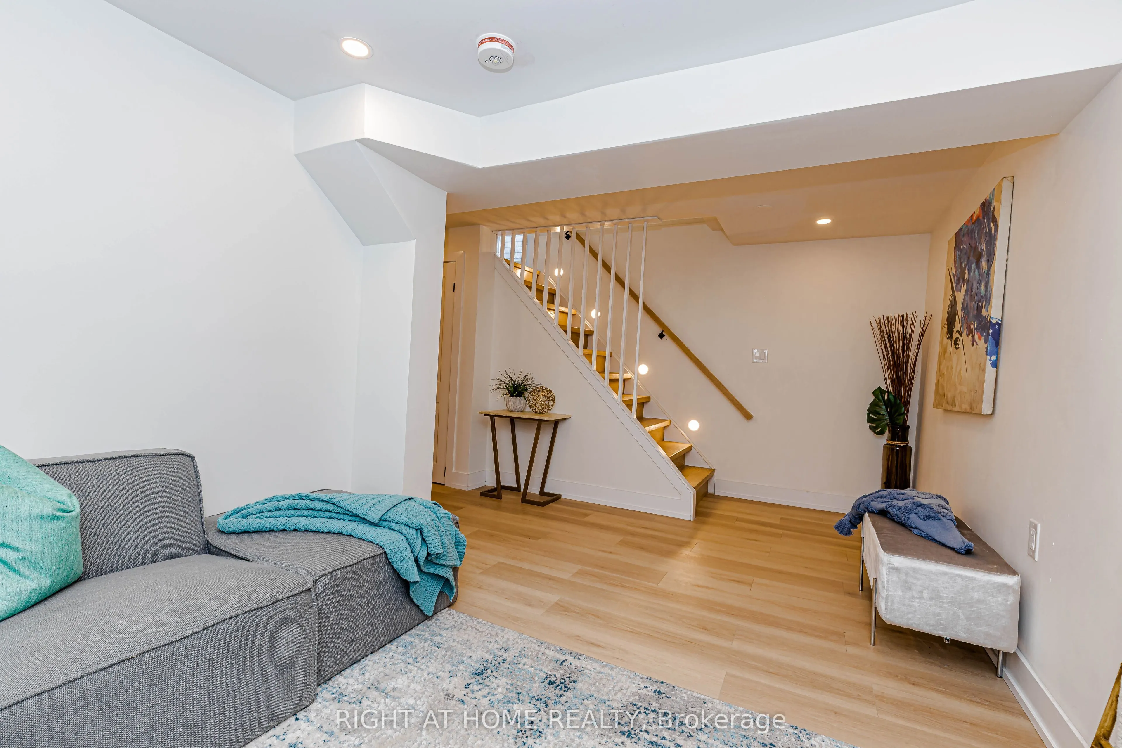 8 Hazelglen Court