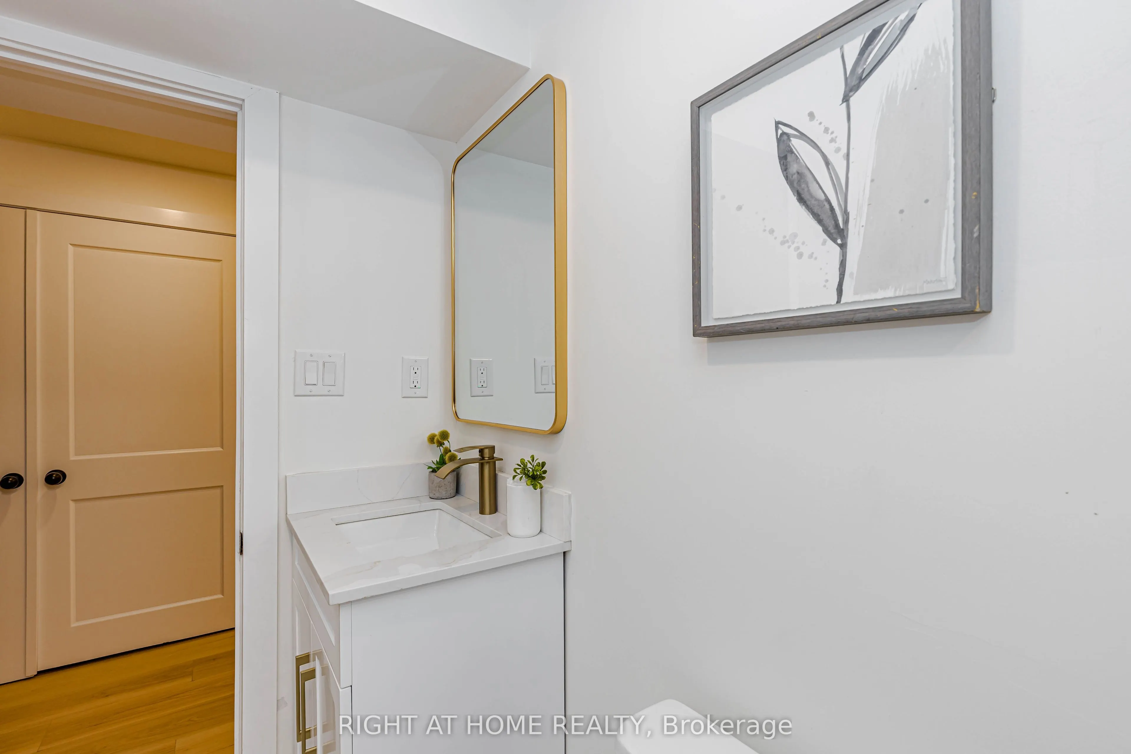 8 Hazelglen Court