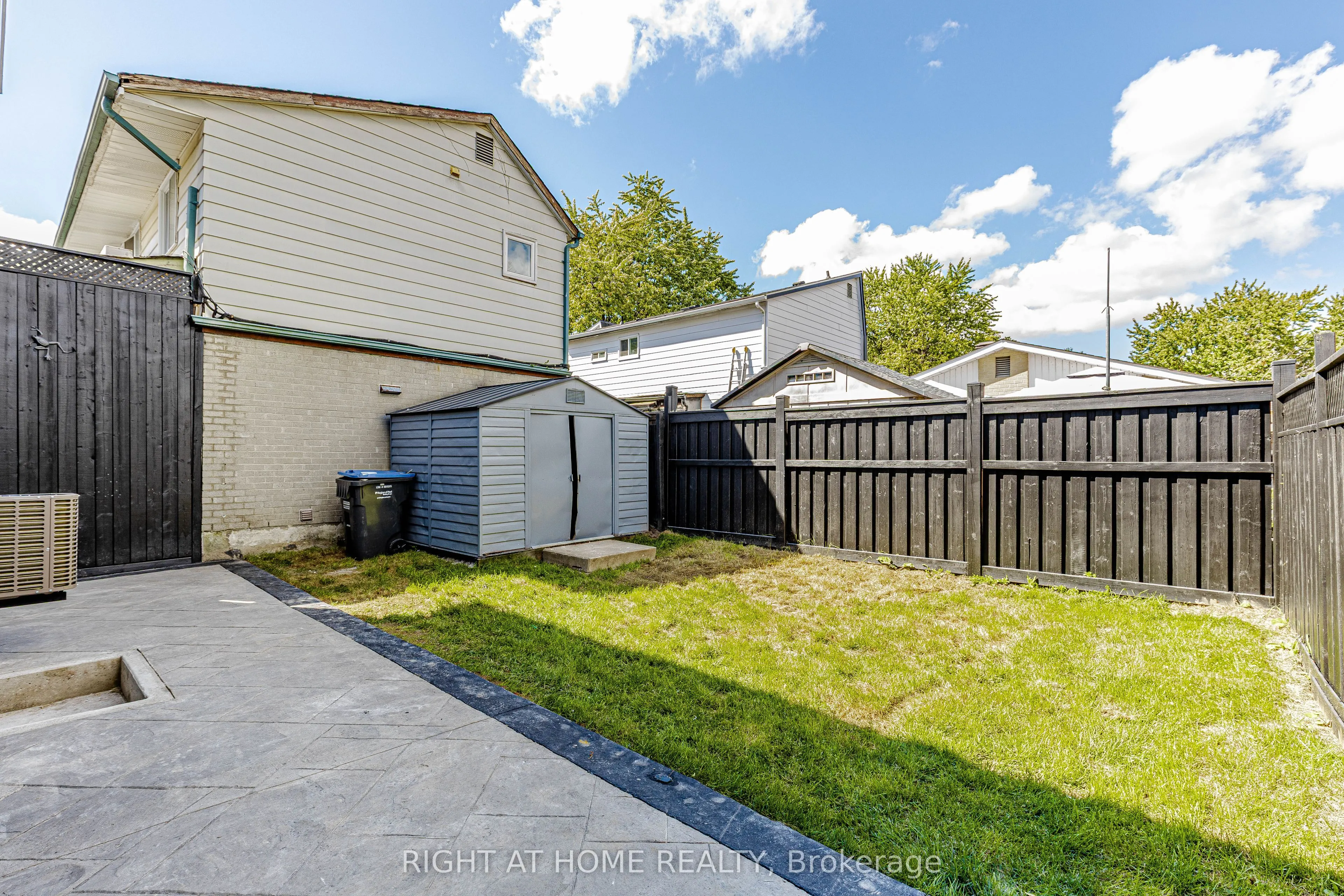 8 Hazelglen Court