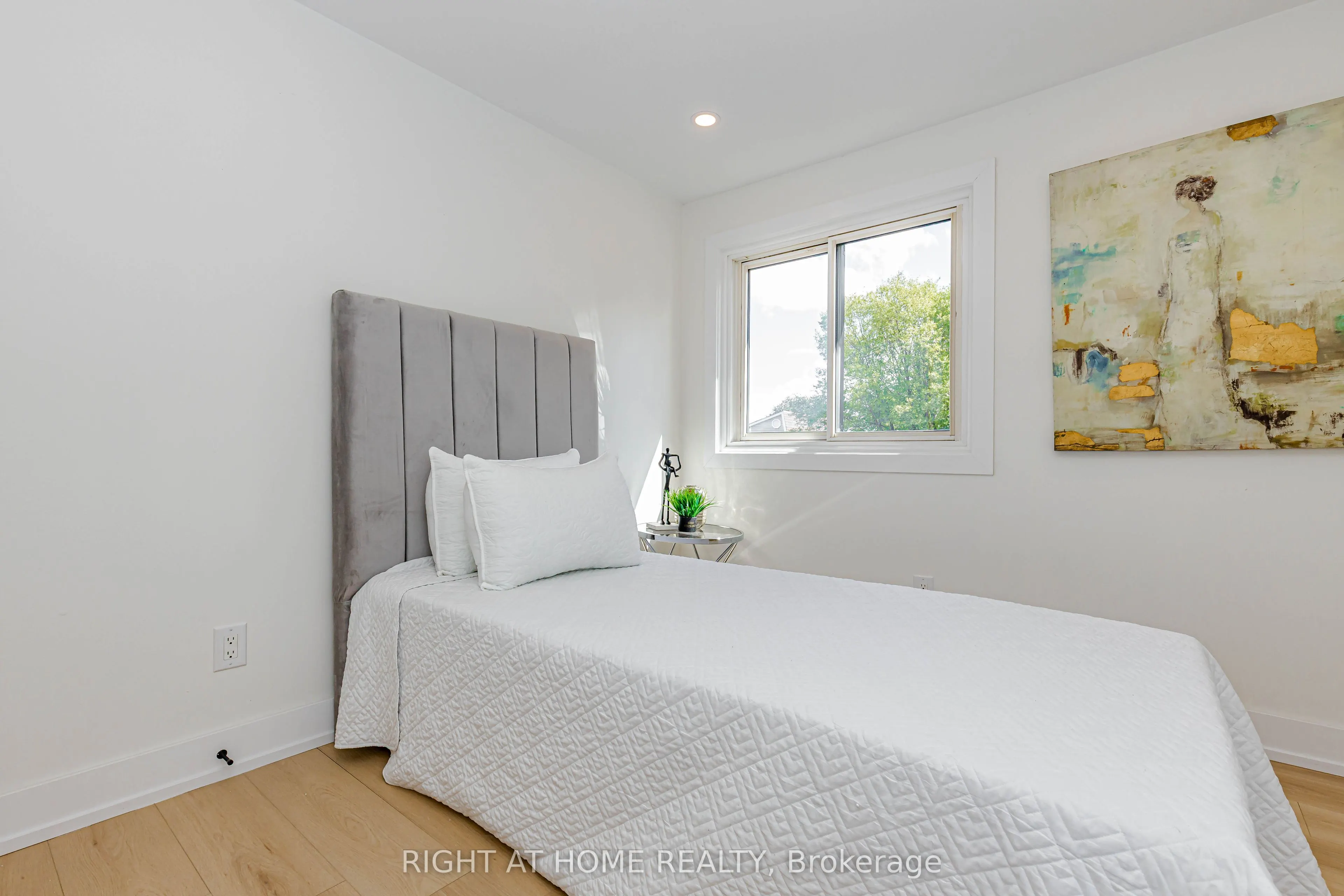 8 Hazelglen Court