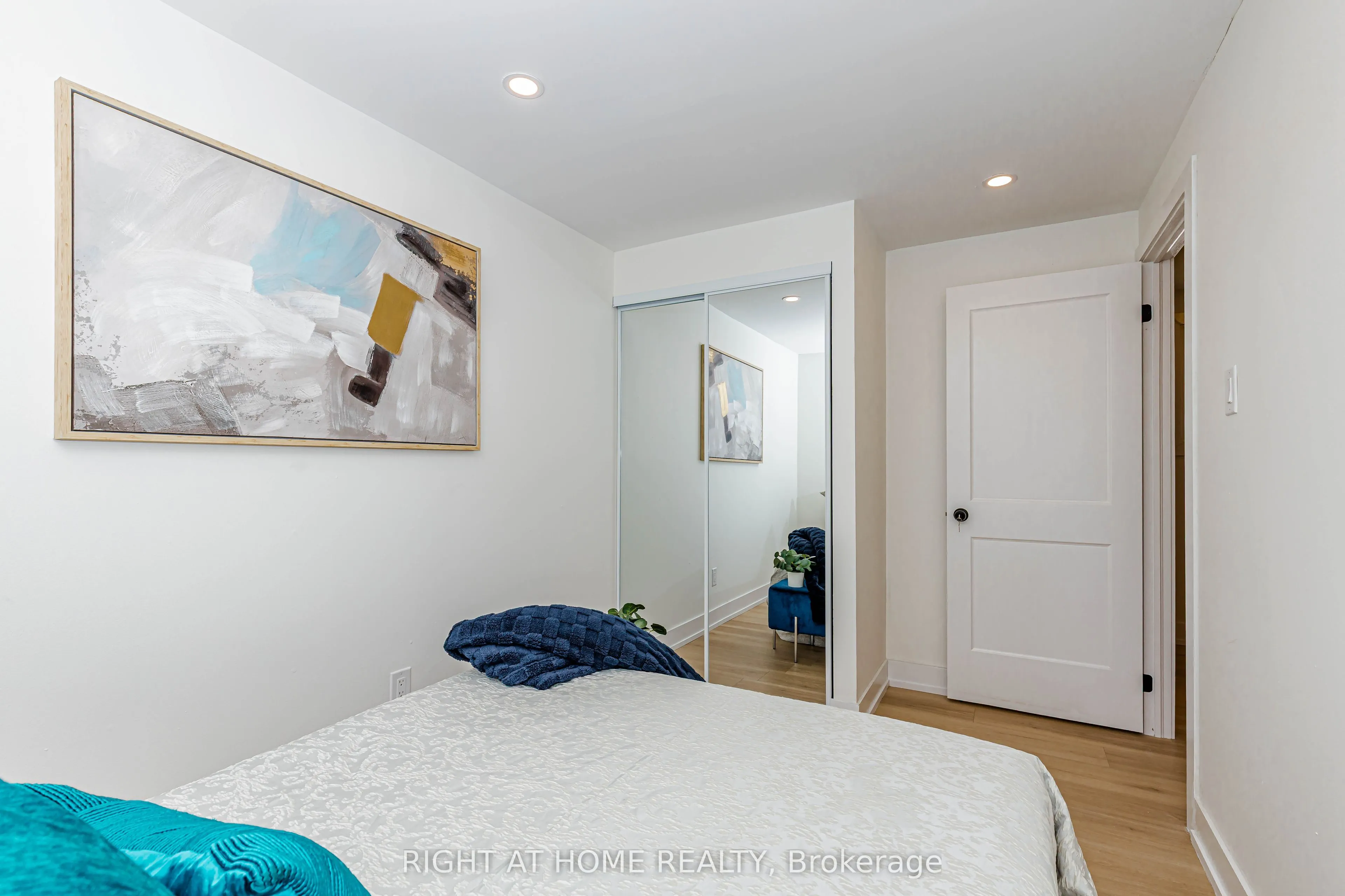 8 Hazelglen Court