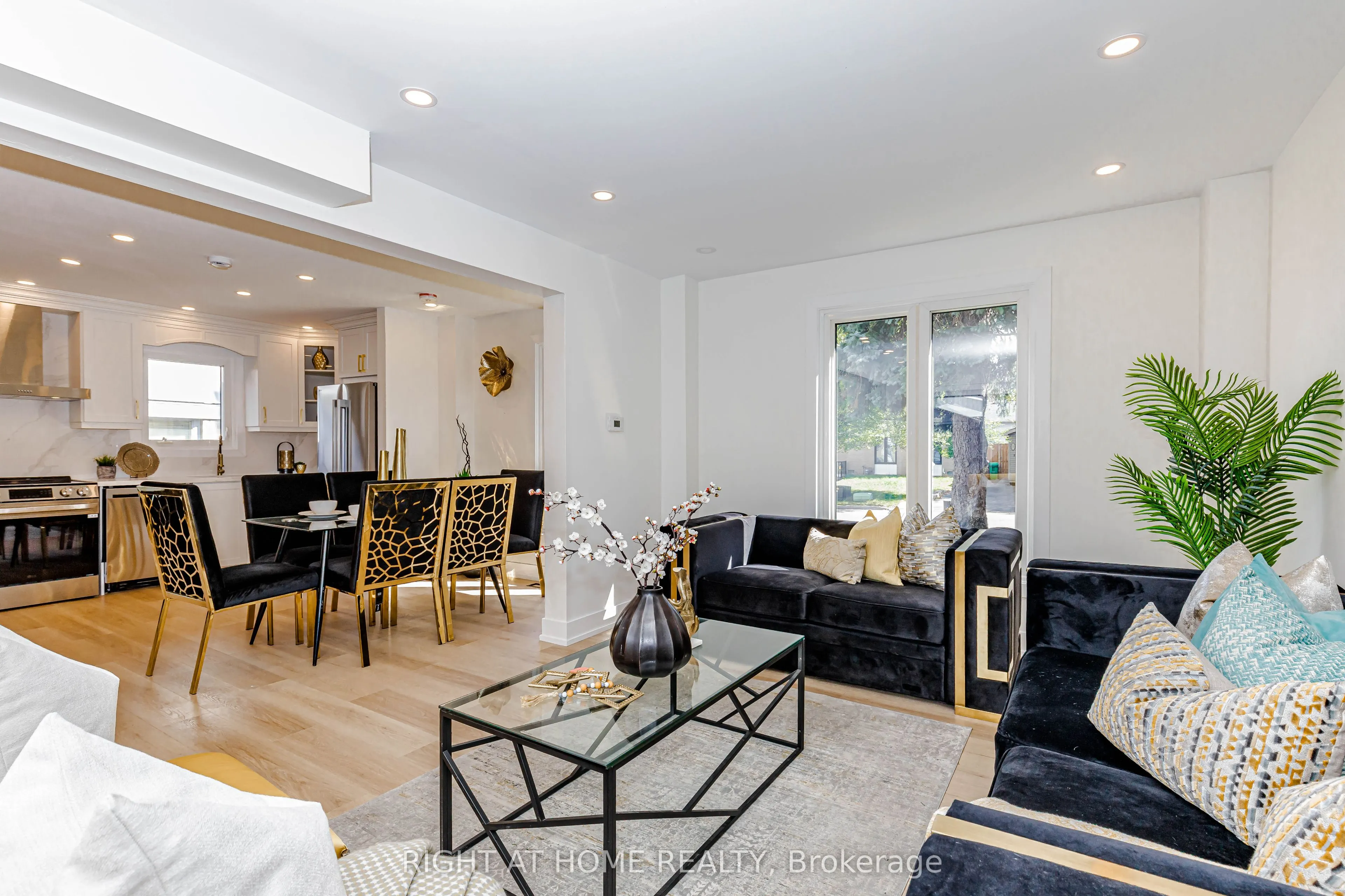 8 Hazelglen Court