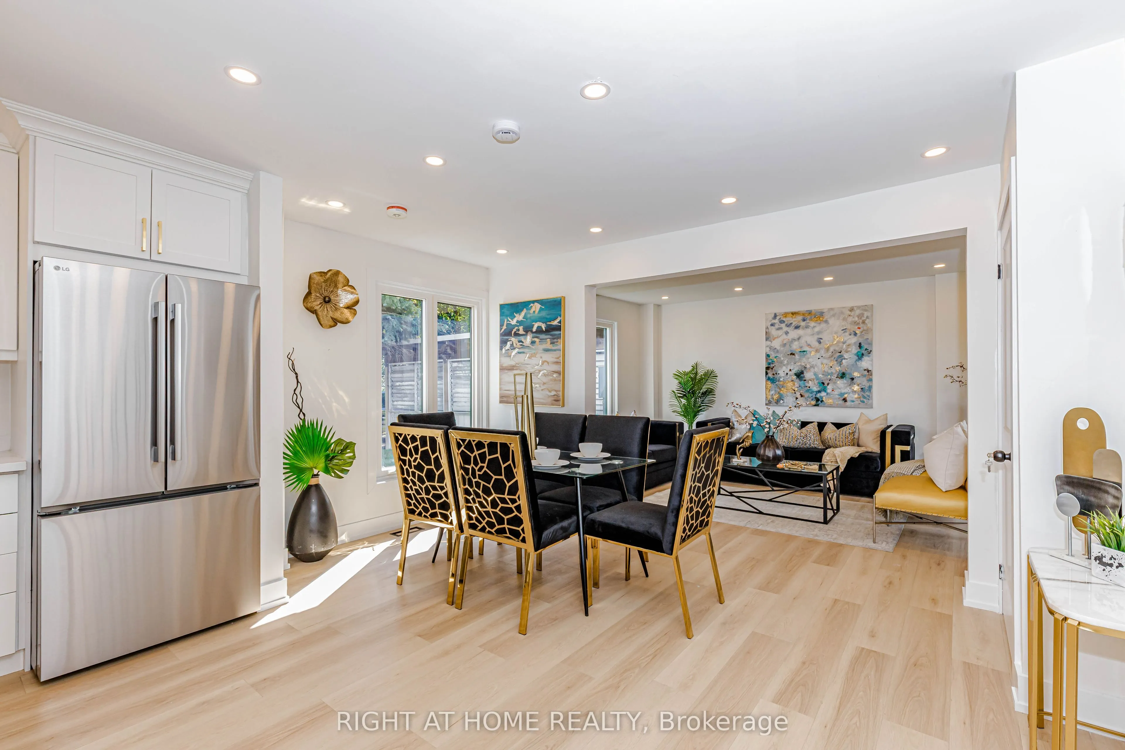 8 Hazelglen Court