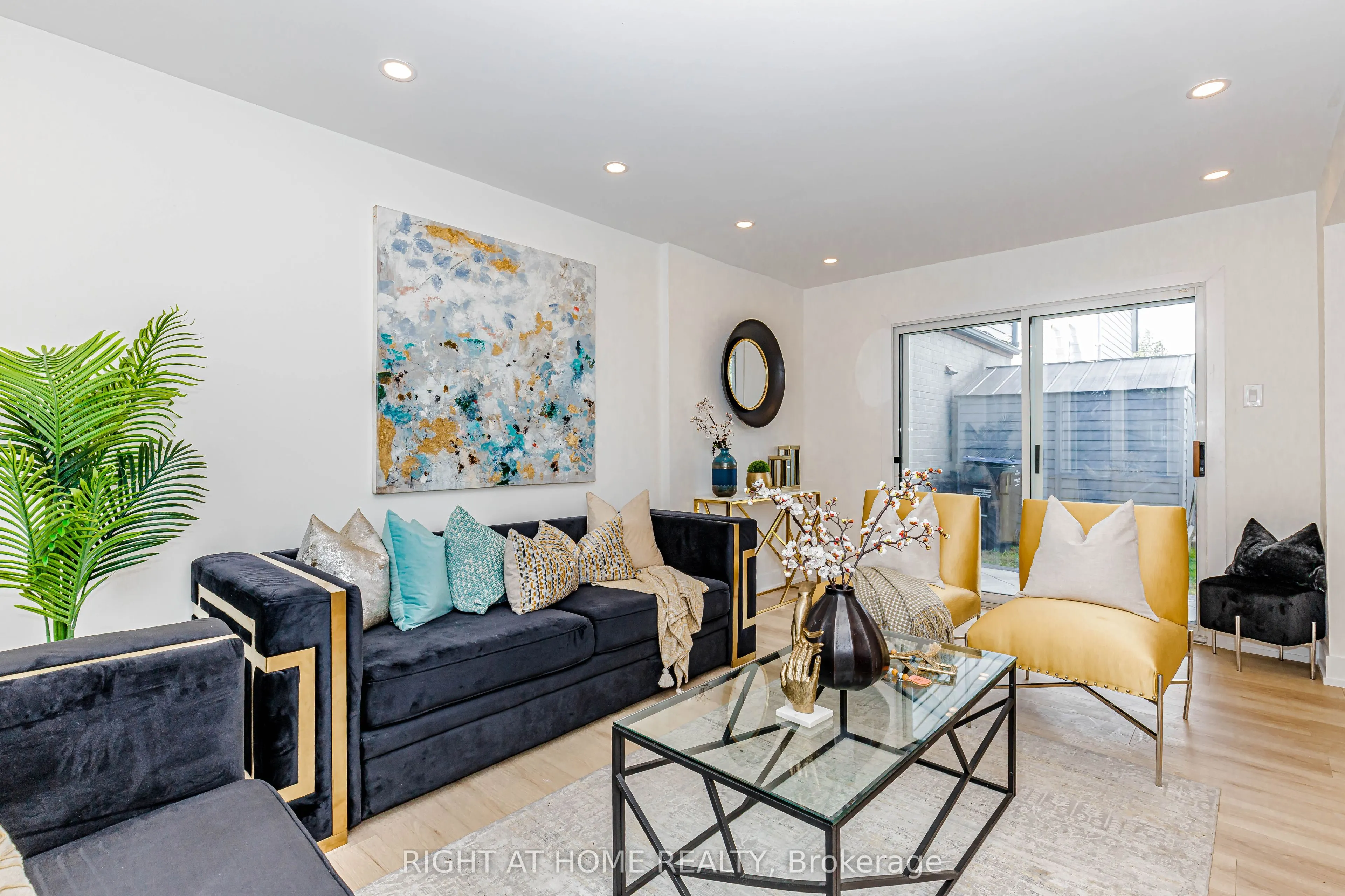 8 Hazelglen Court