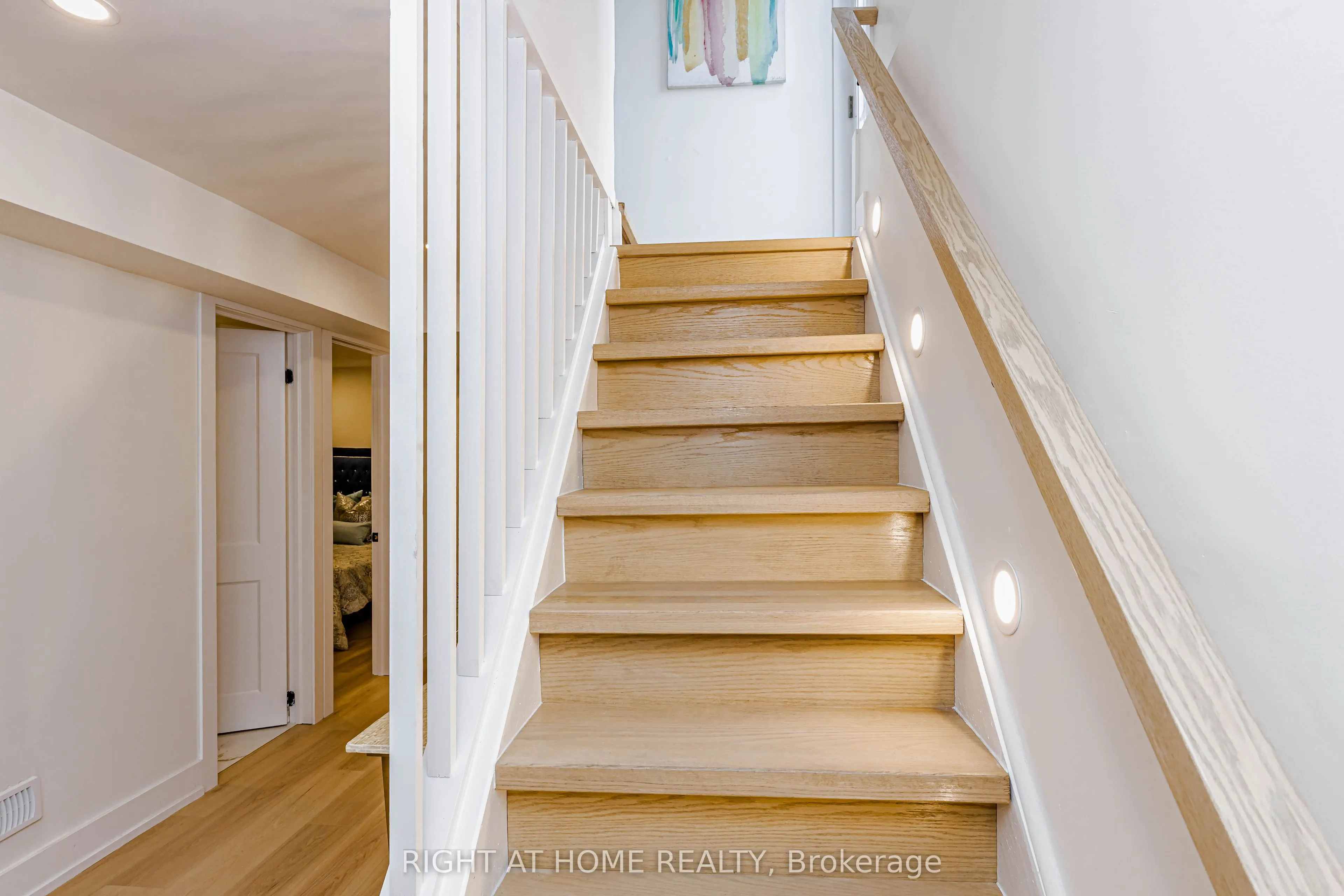 8 Hazelglen Court