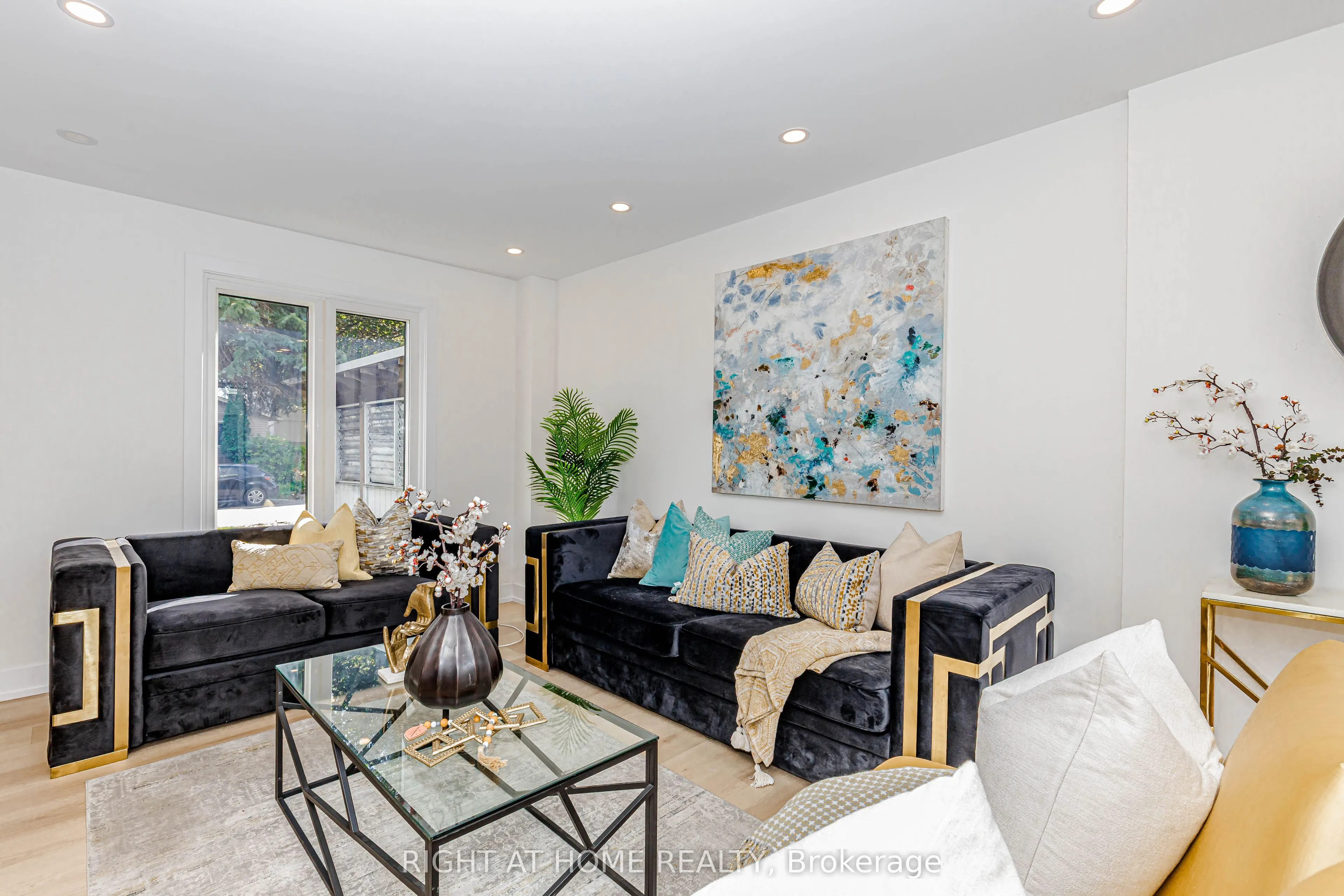 8 Hazelglen Court