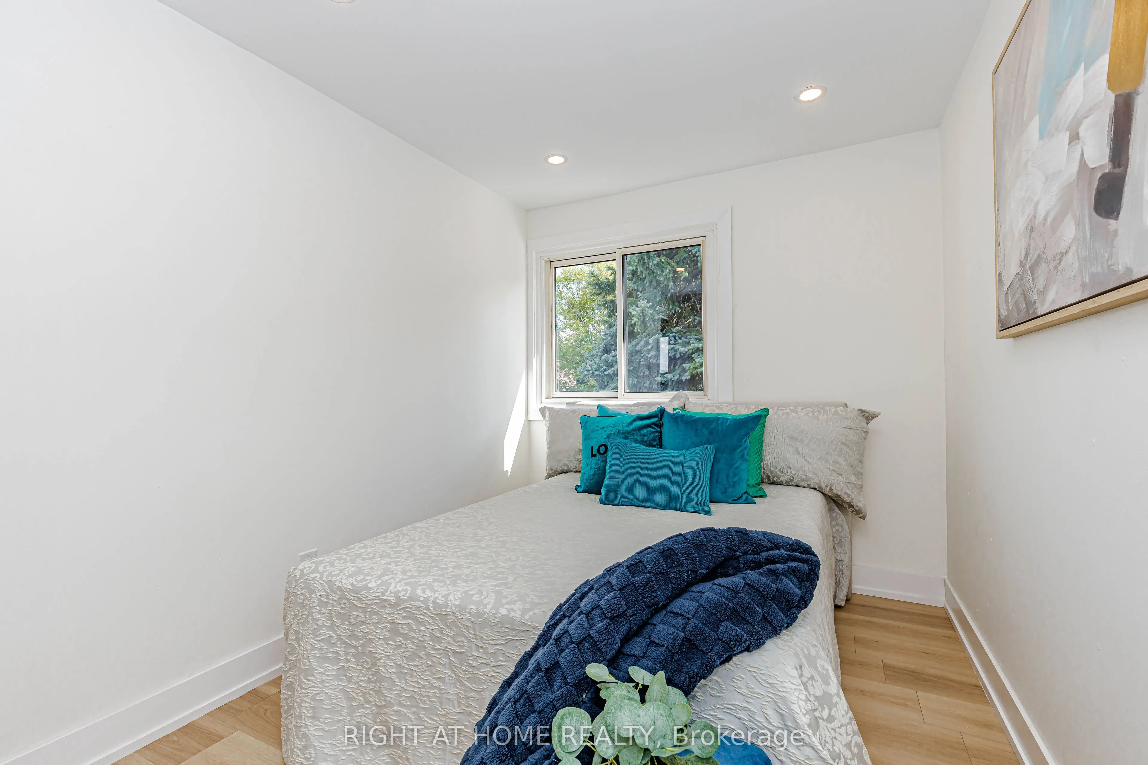 8 Hazelglen Court