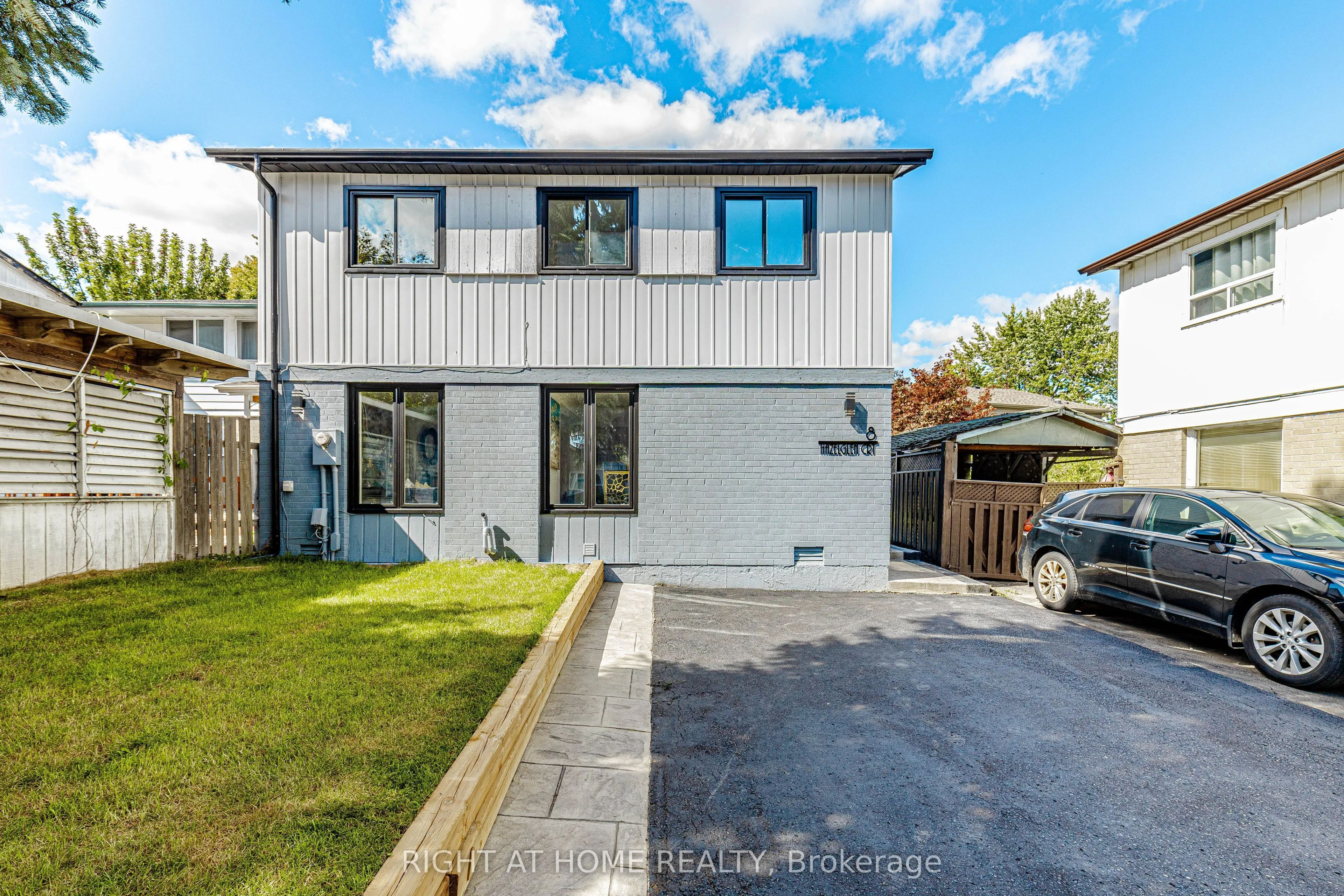 8 Hazelglen Court