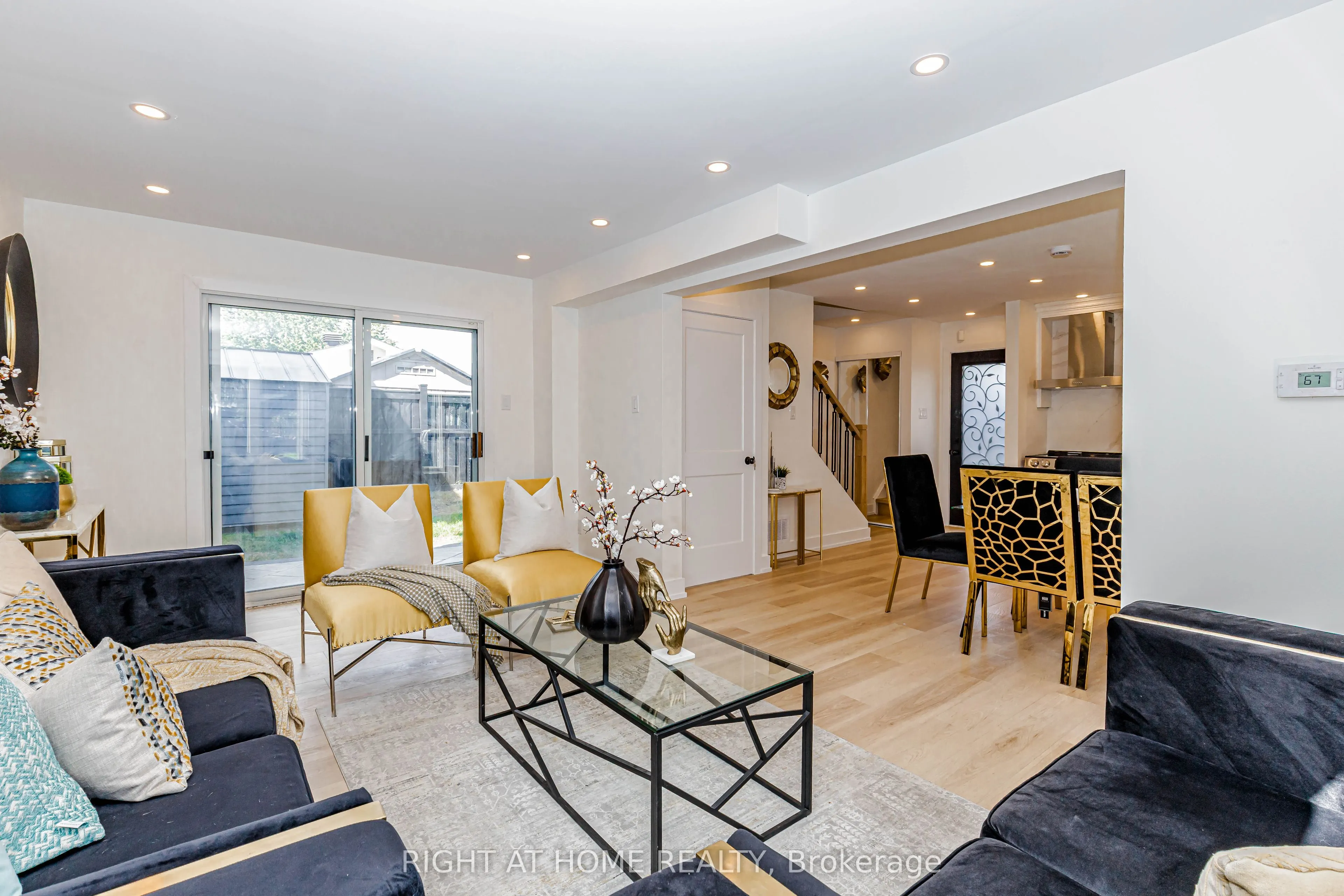 8 Hazelglen Court