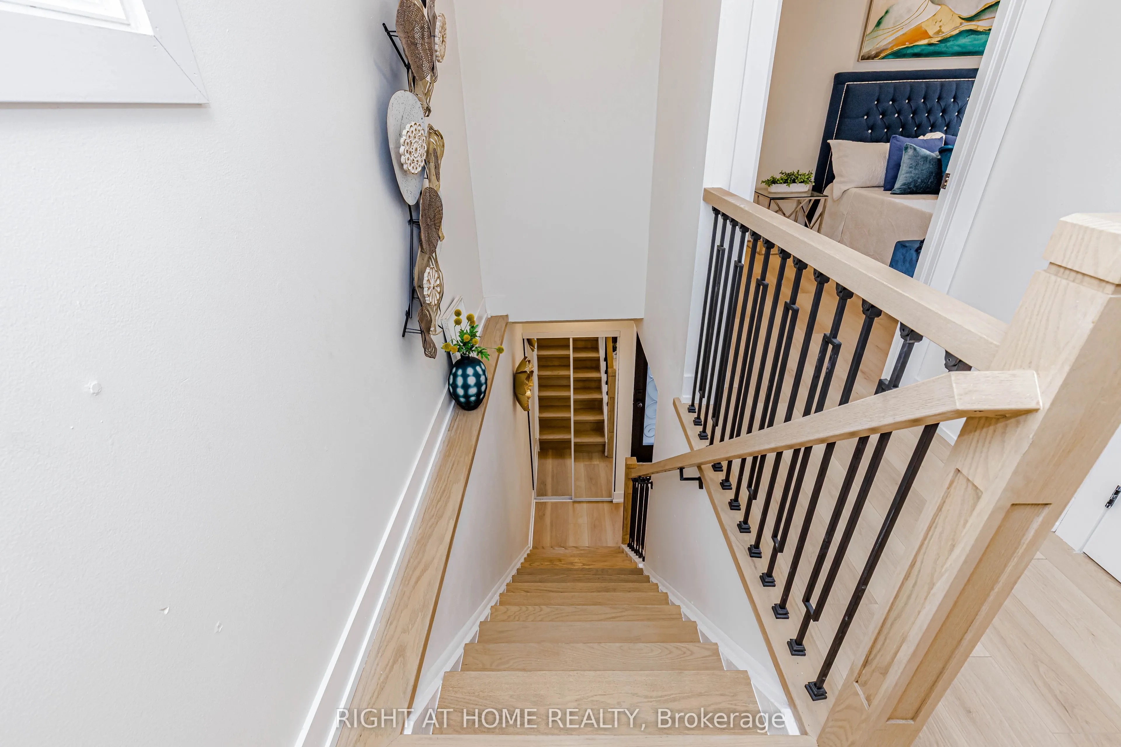 8 Hazelglen Court