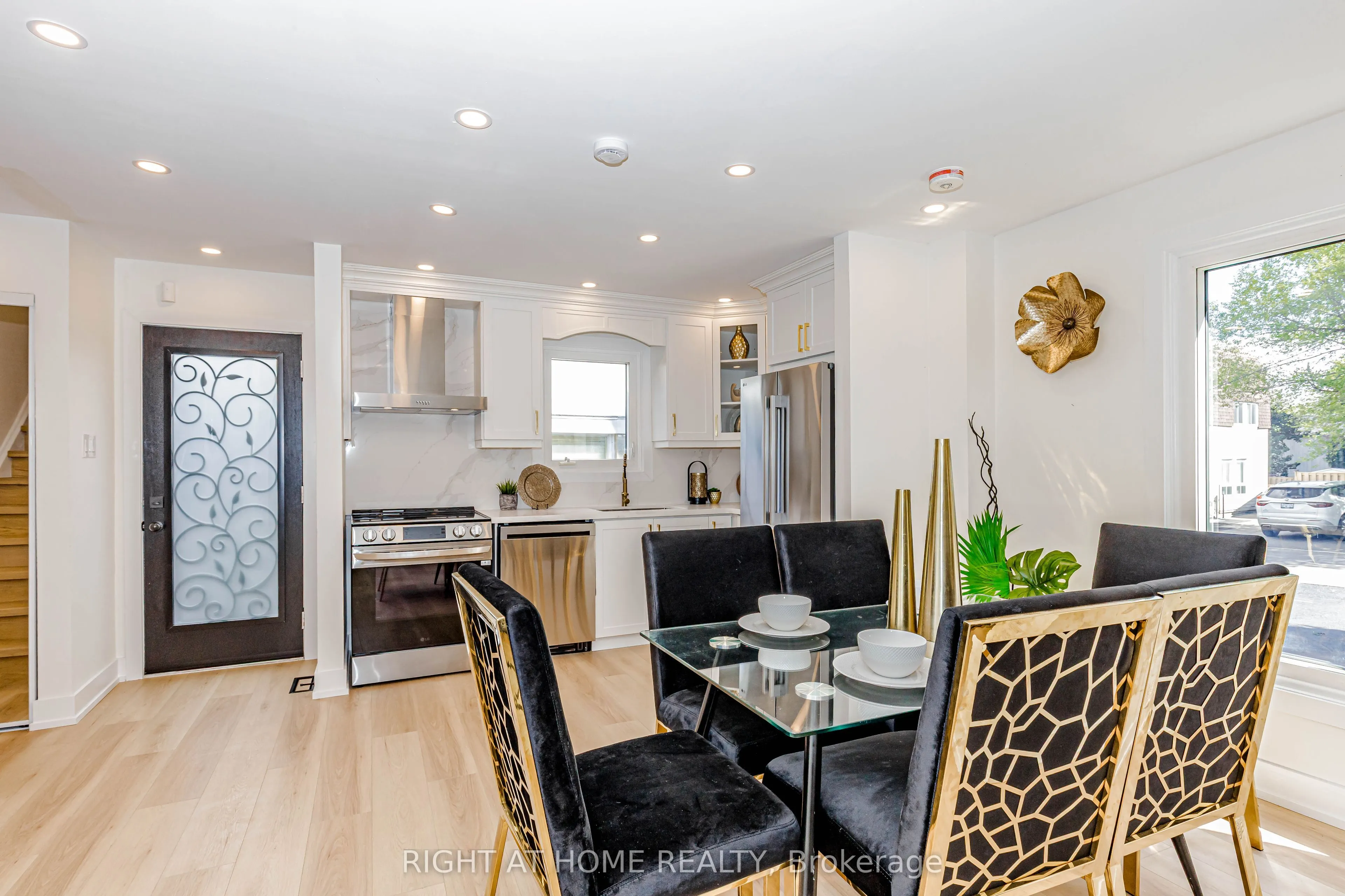 8 Hazelglen Court