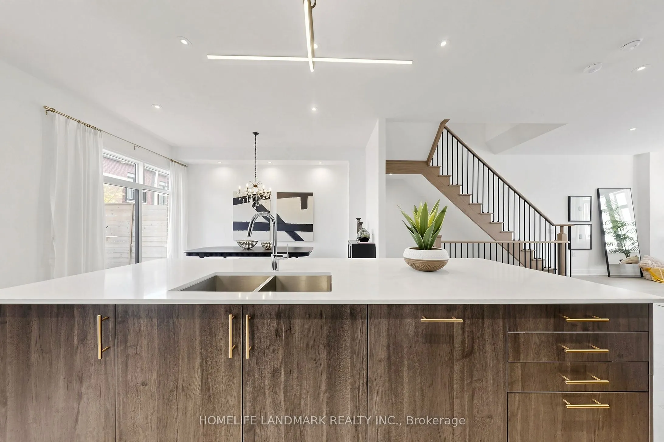 1669 Vellore Crescent
