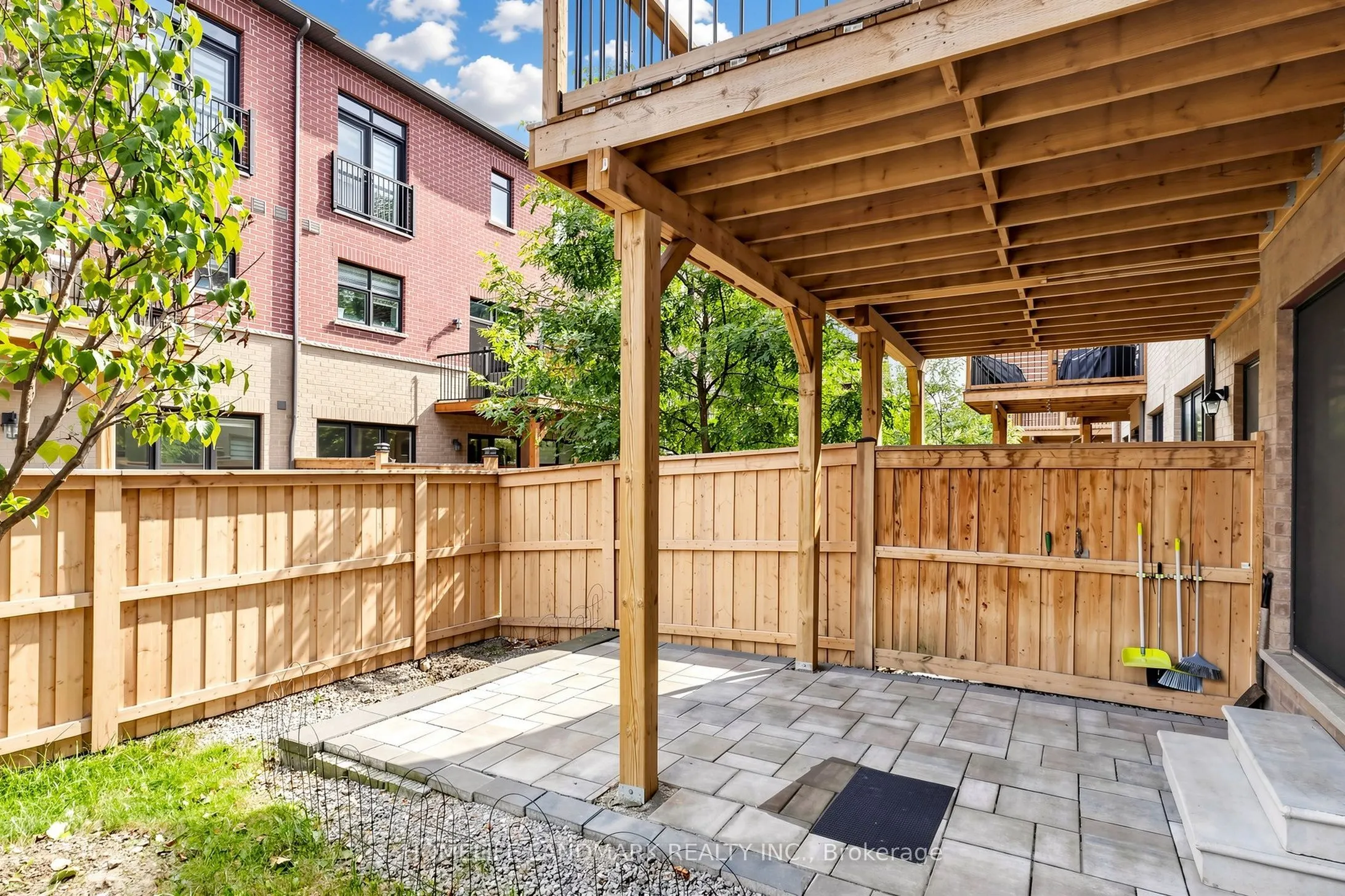 1669 Vellore Crescent