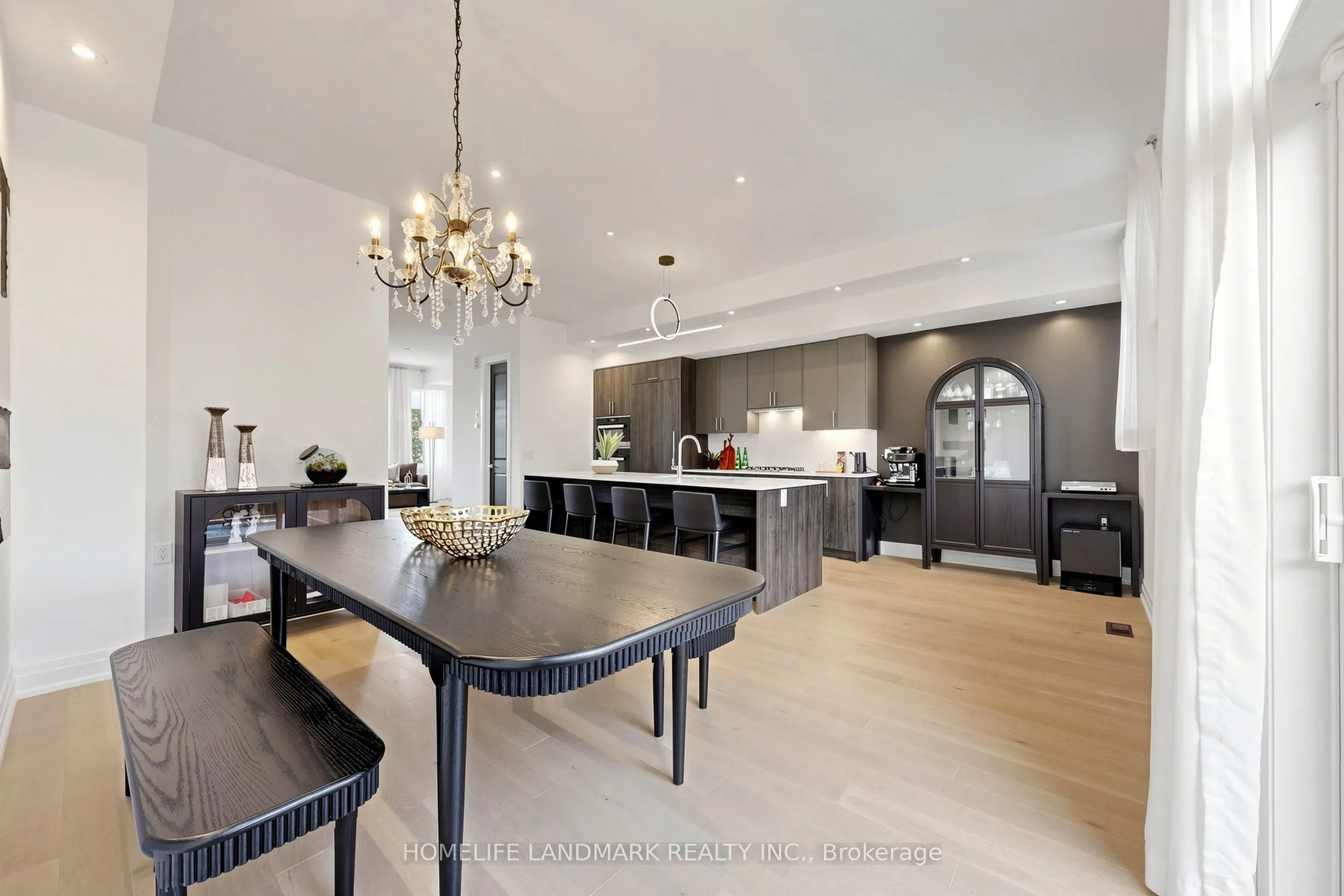 1669 Vellore Crescent