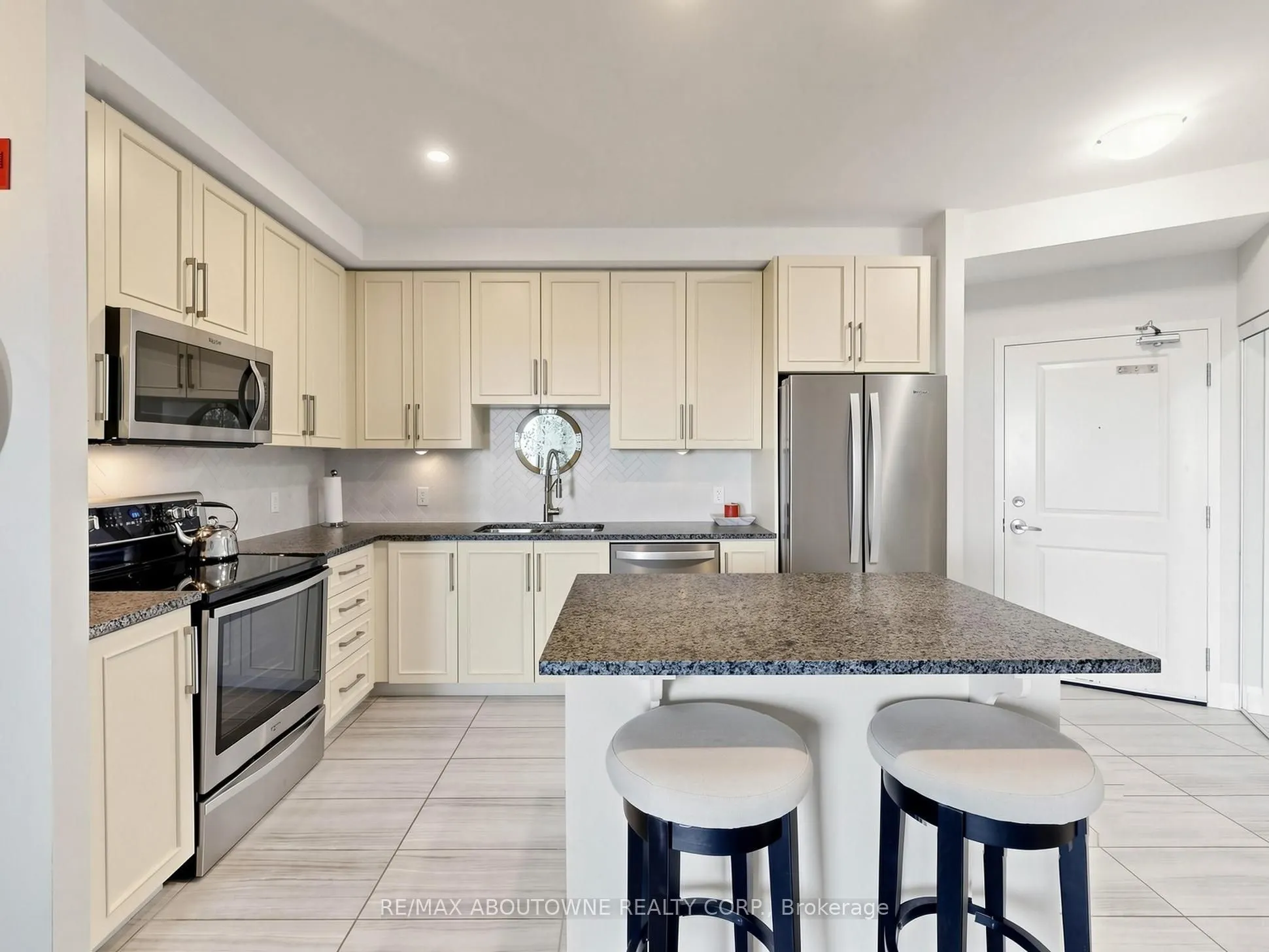 630 Sauve Street #418