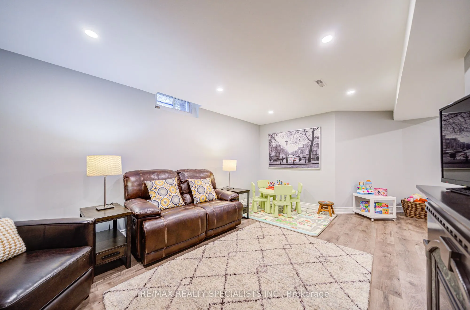 11 Bridlewood Boulevard
