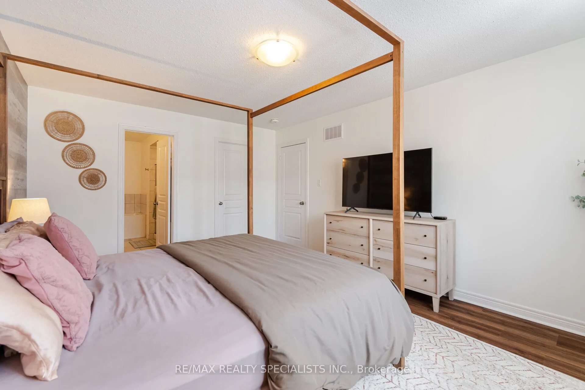 437 Silver Maple Road