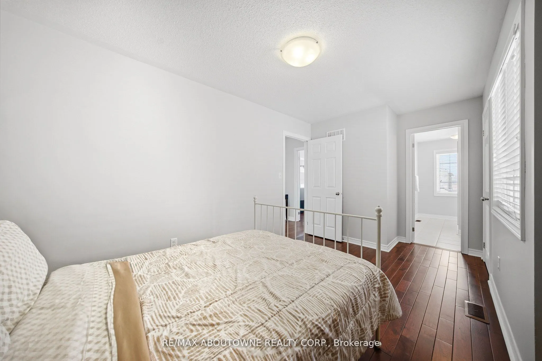 884 Stoutt Crescent