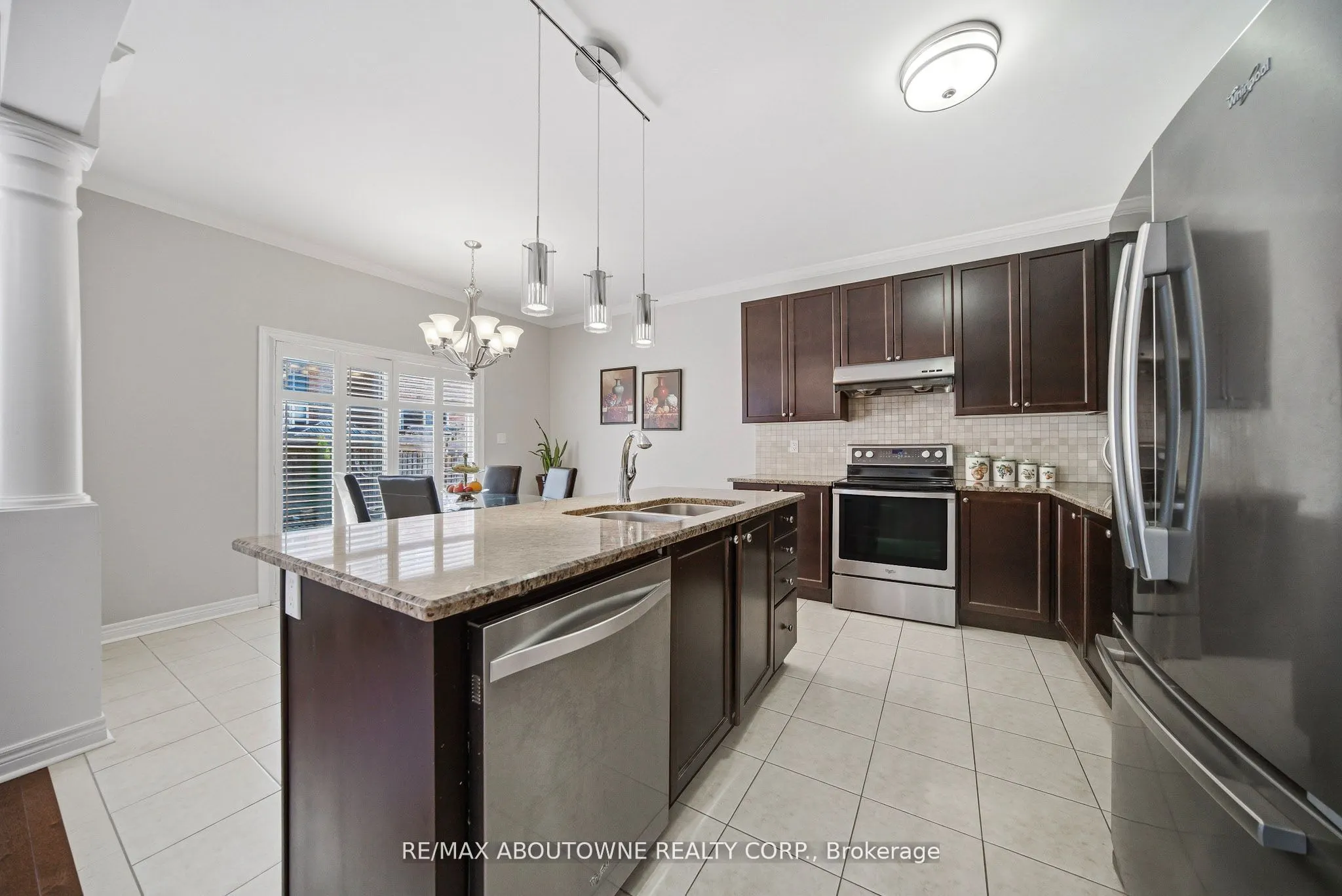 884 Stoutt Crescent