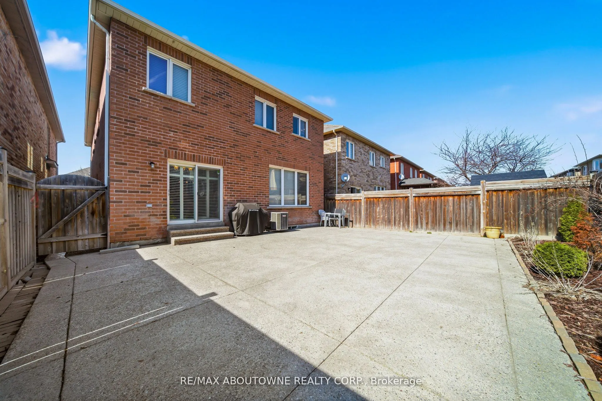 884 Stoutt Crescent