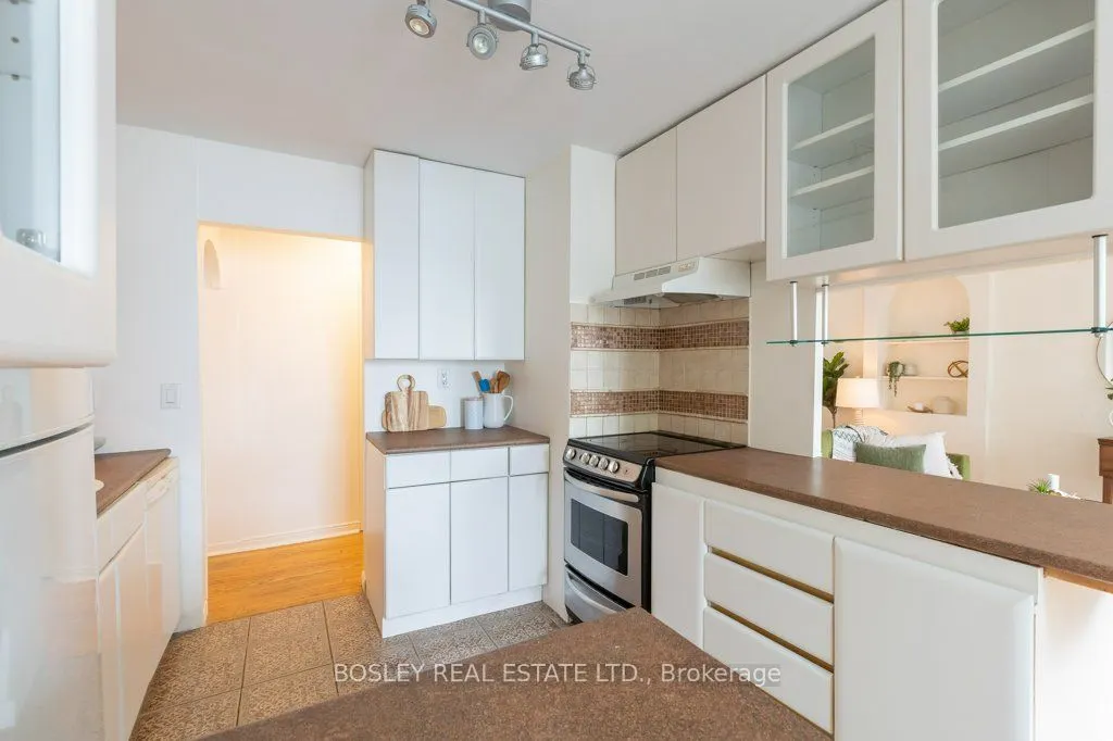 2693 Lakeshore Boulevard W #1