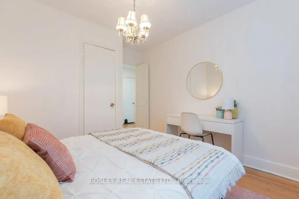 2693 Lakeshore Boulevard W #1