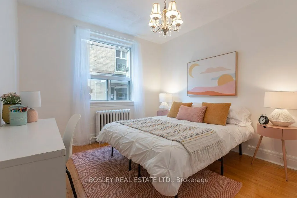2693 Lakeshore Boulevard W #1