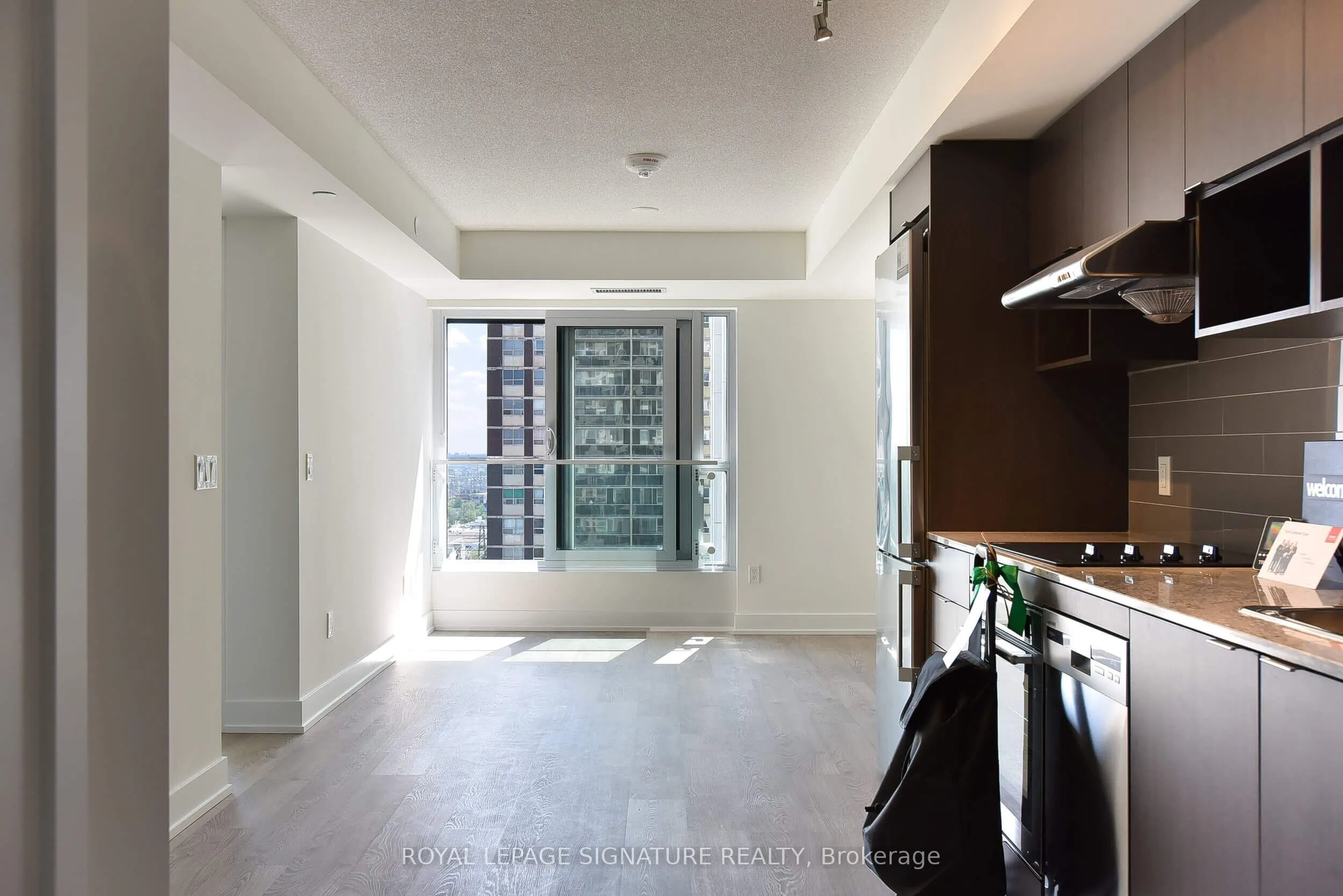 7 Mabelle Avenue #1910