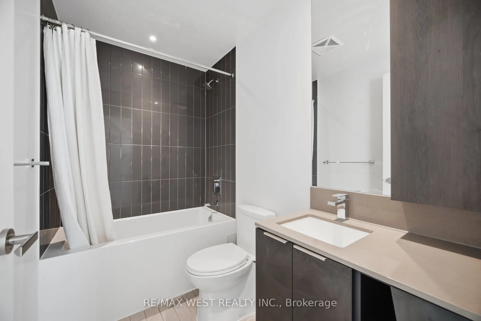 3900 Confederation Parkway #5104