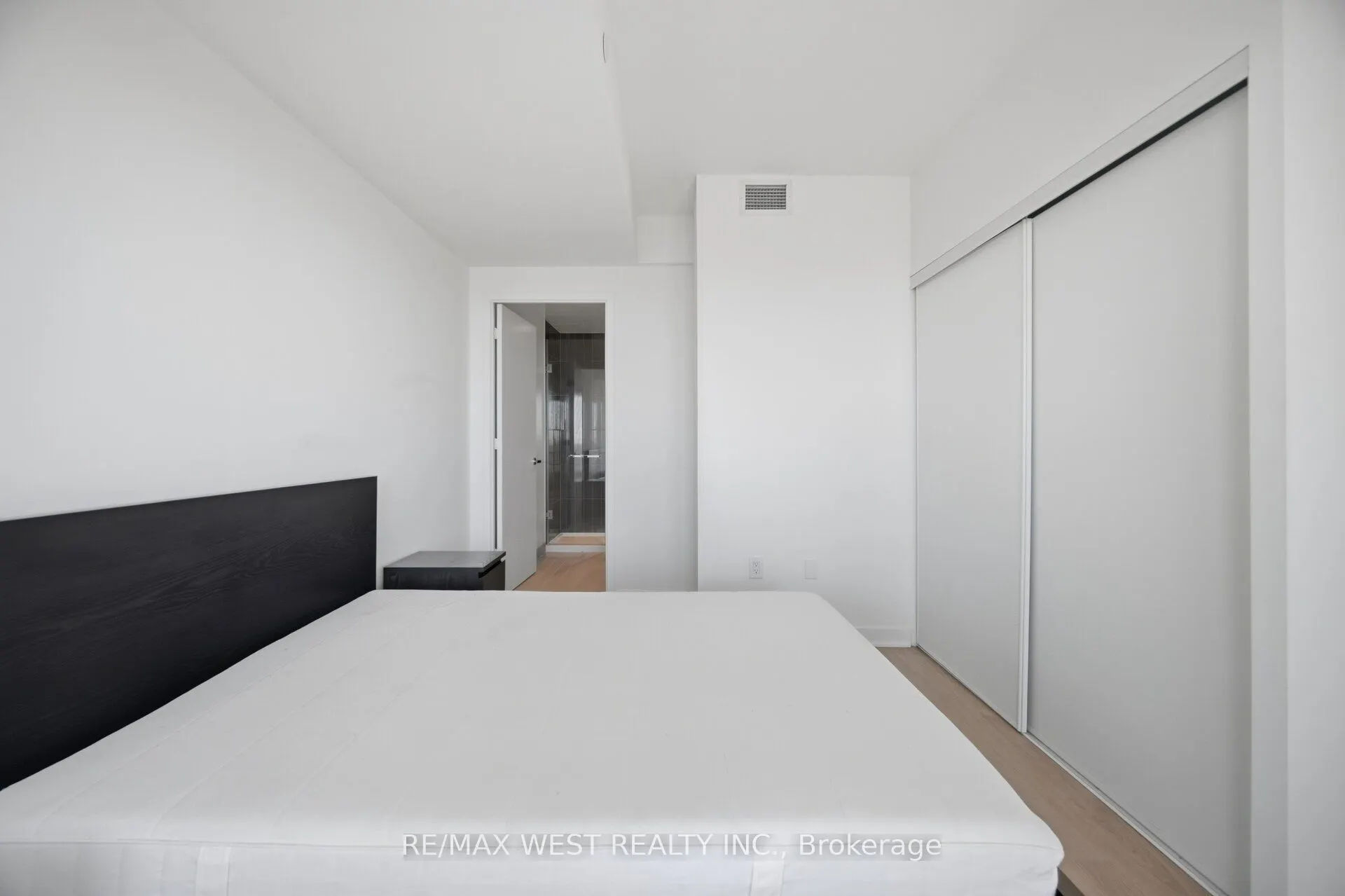 3900 Confederation Parkway #5104